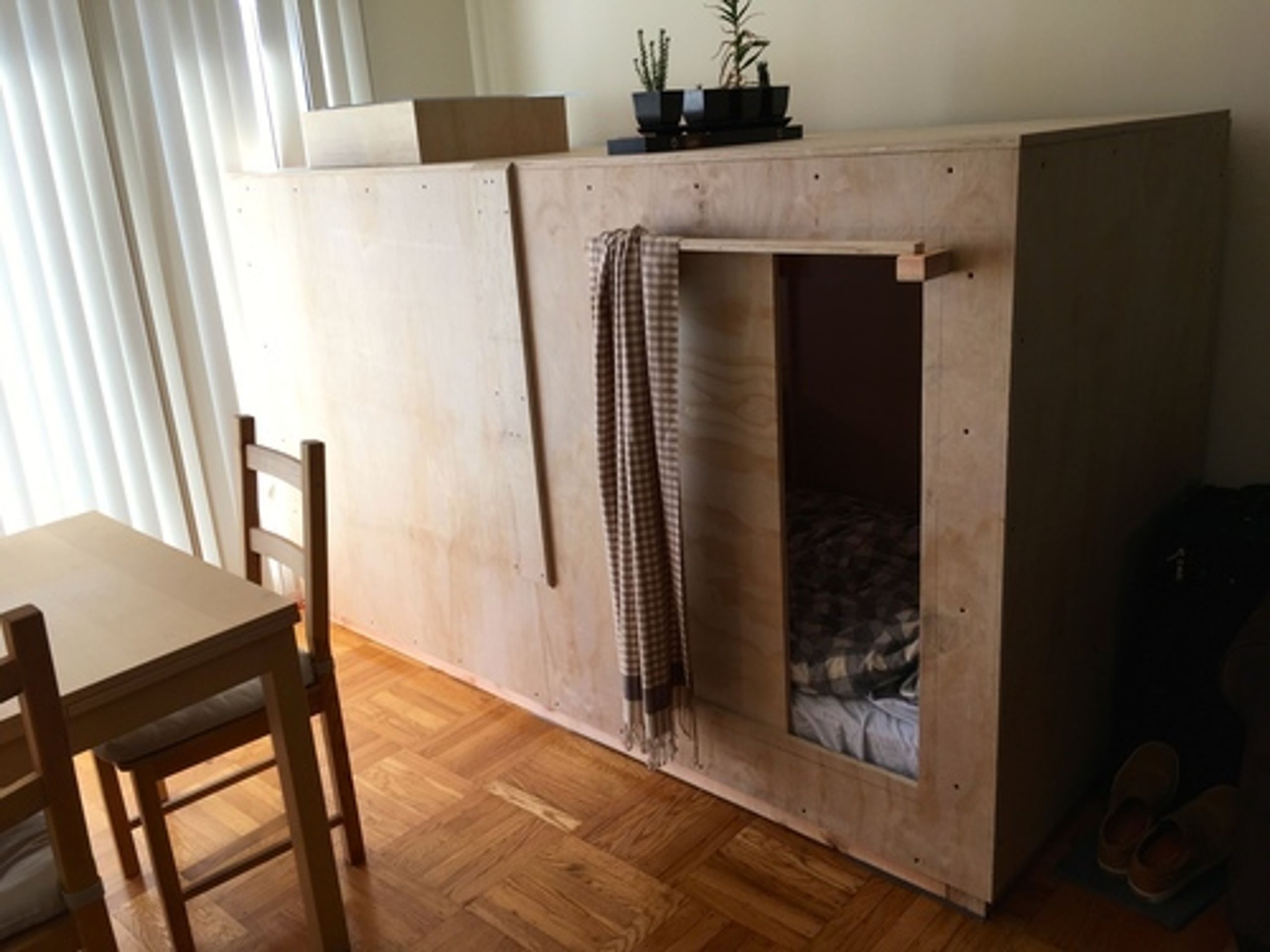 Ložnice ze skříně - 2 - GALERIE: Ložnice ze skříně (2/7)