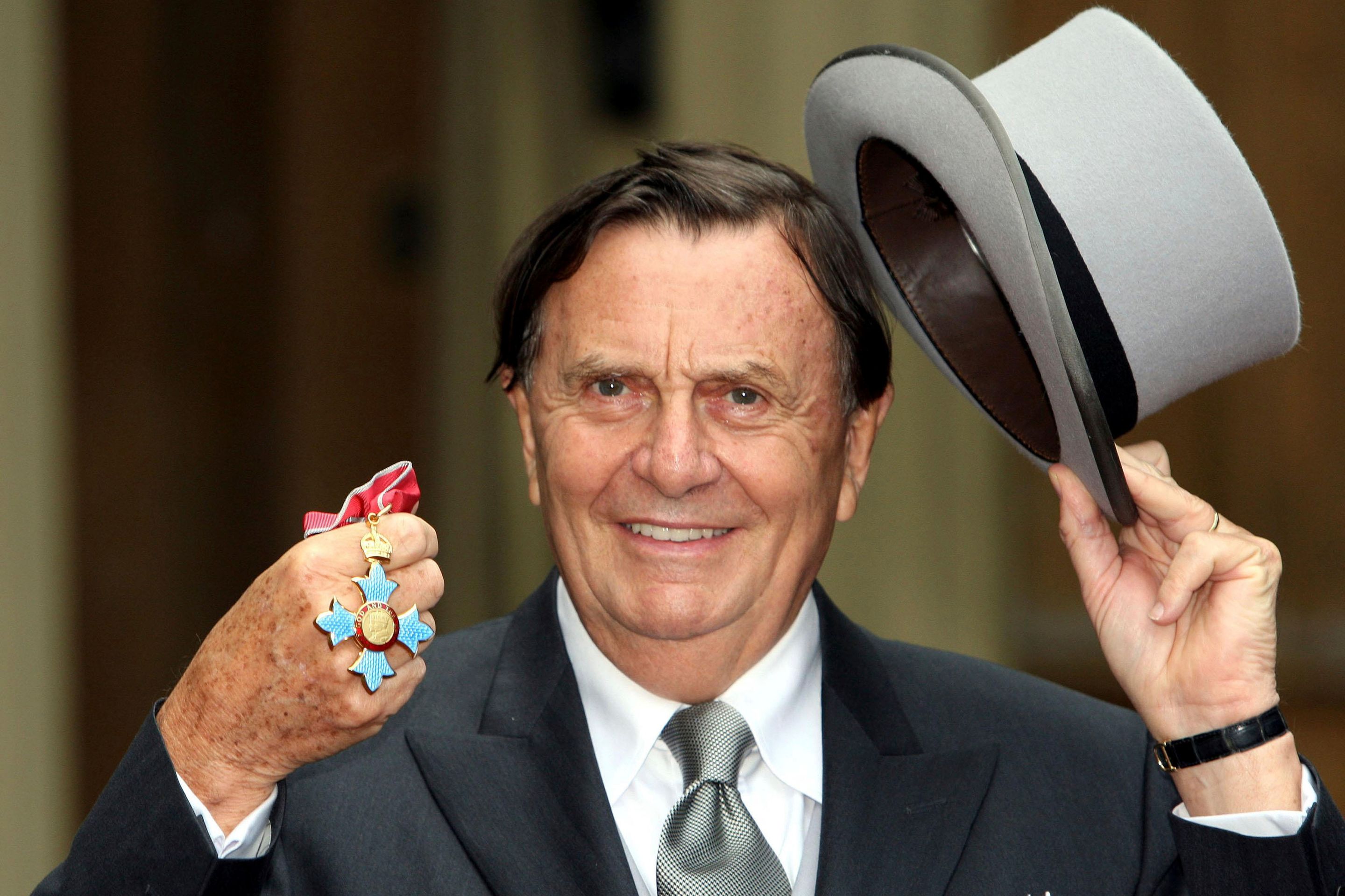 Barry Humphries - Barry Humphries (6/8)