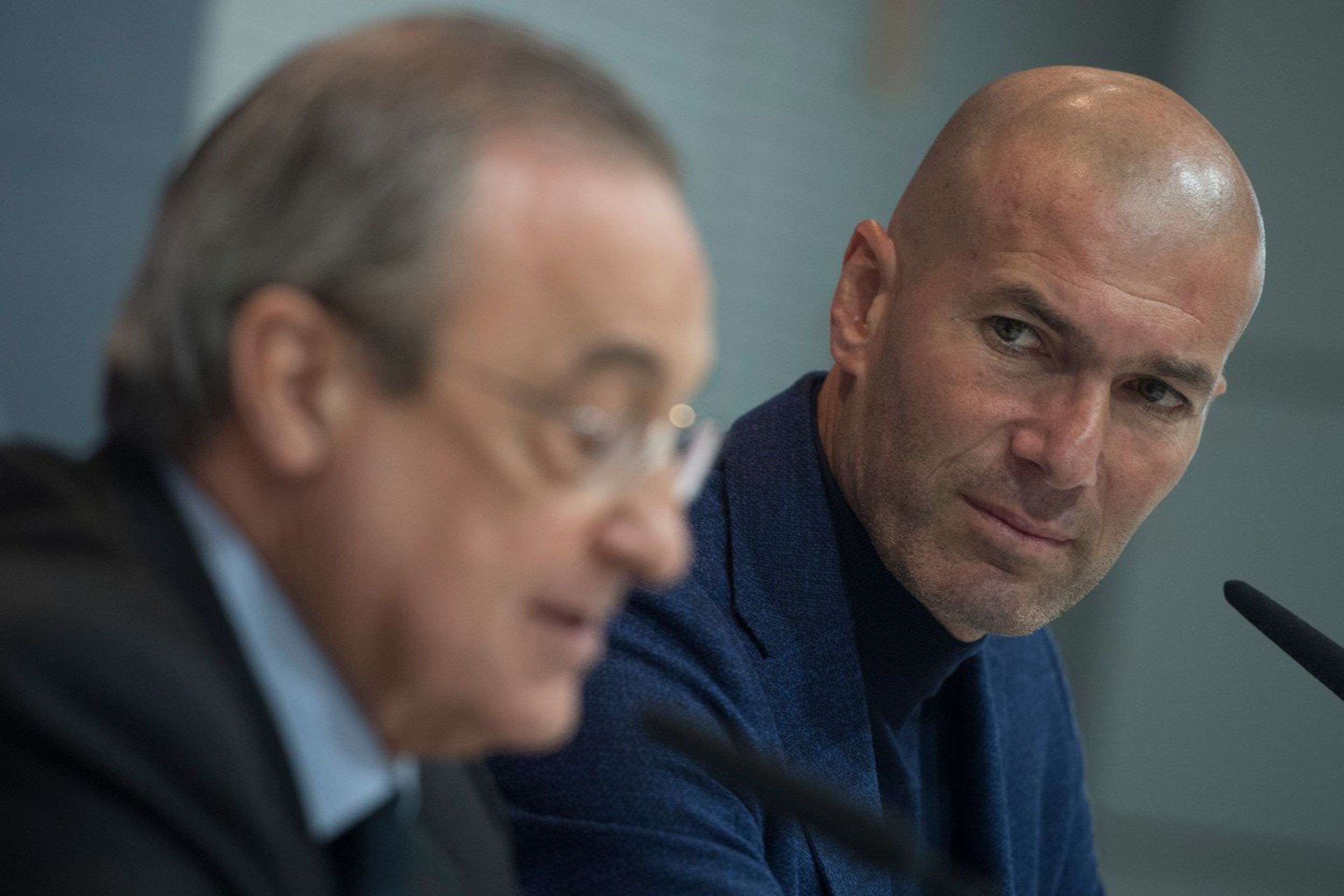 Zinedine Zidane - GALERIE: Zinedine Zidane na tiskové konferenci Realu Madrid (4/4)
