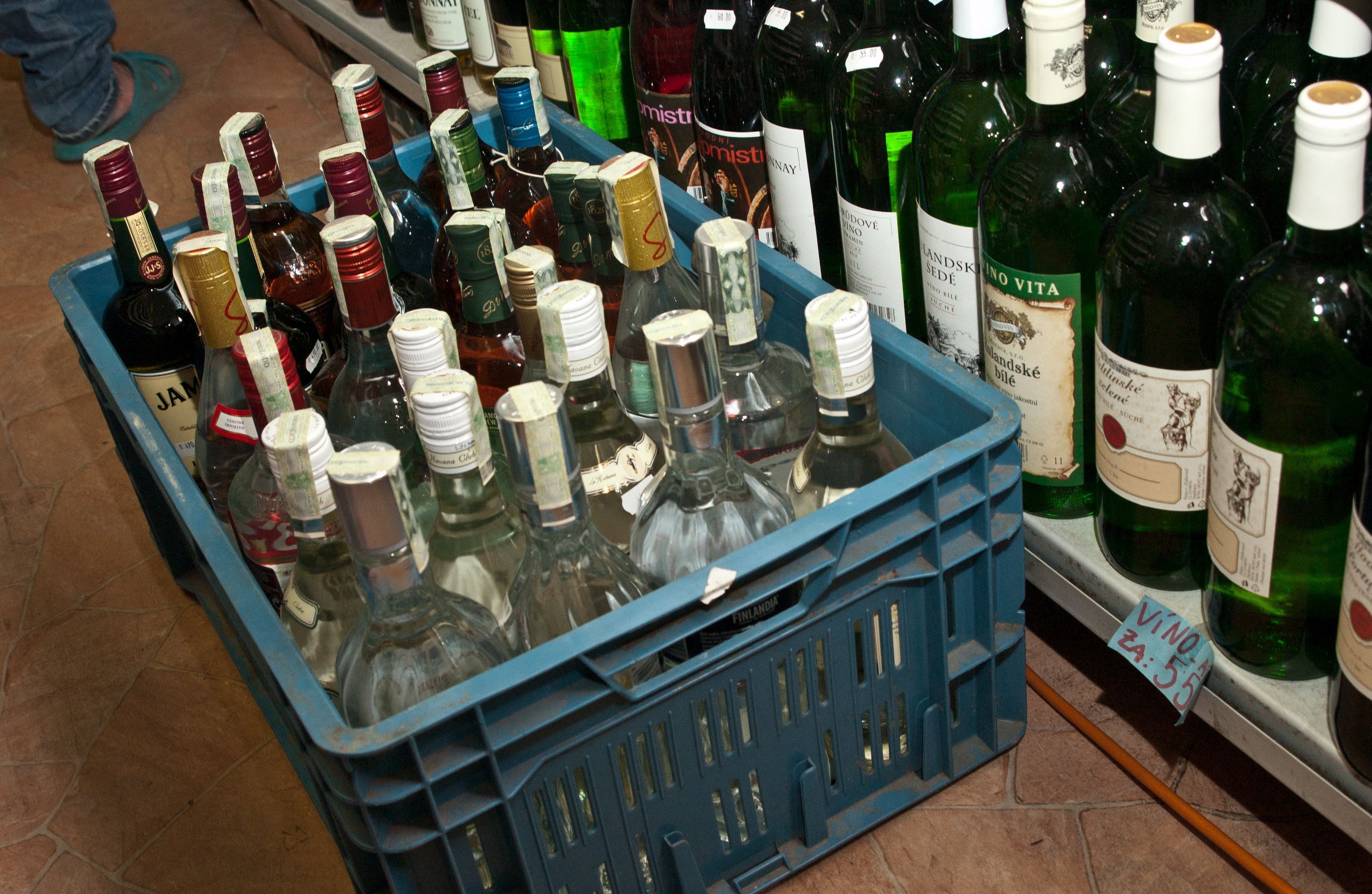 Prodejny stahují alkohol z pultů - 3 - Obchody stahují alkohol z regálů (14/15)