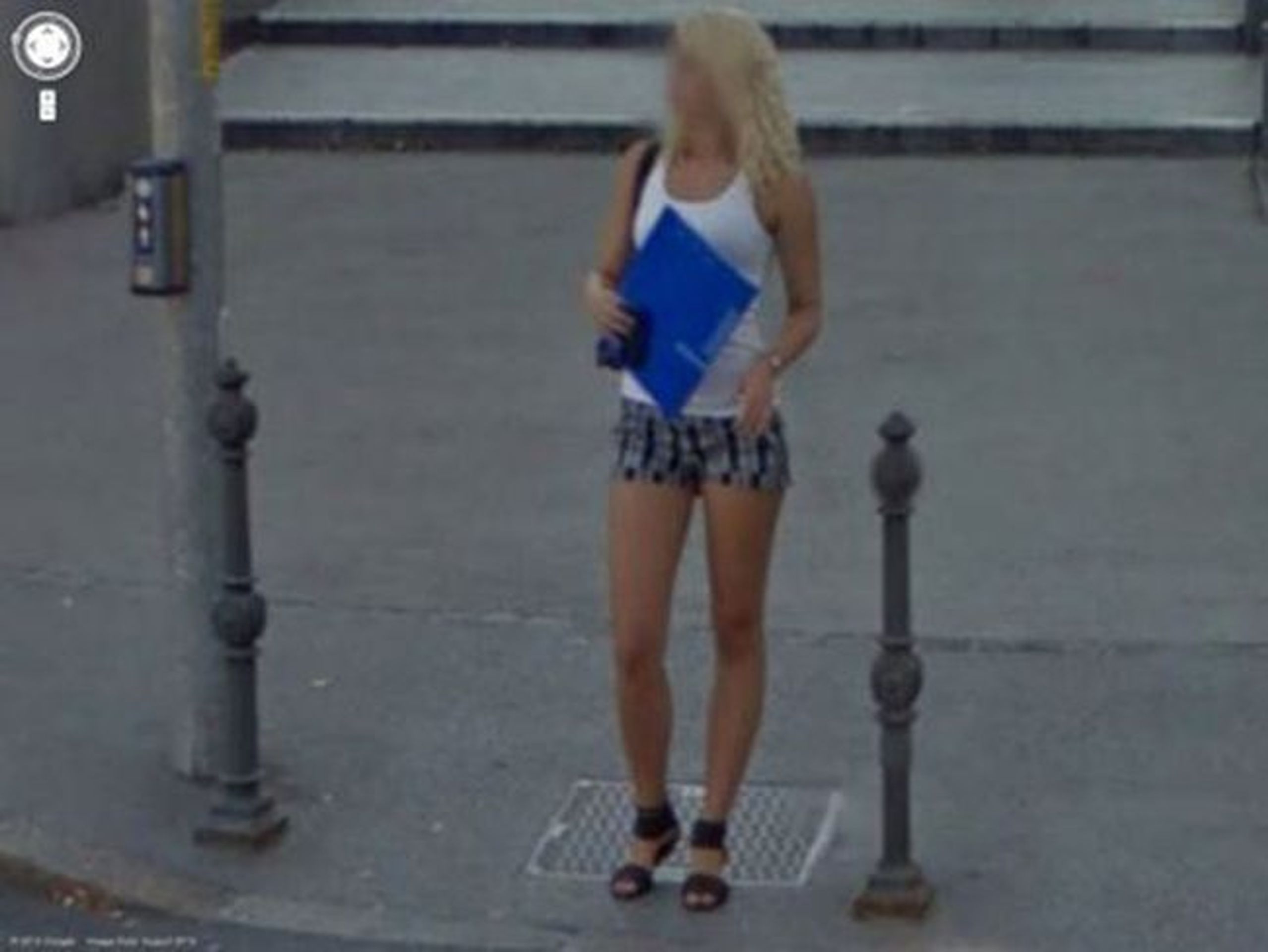 Holky z Google street view - 14 - GALERIE: Holky z Google Street View (14/27)