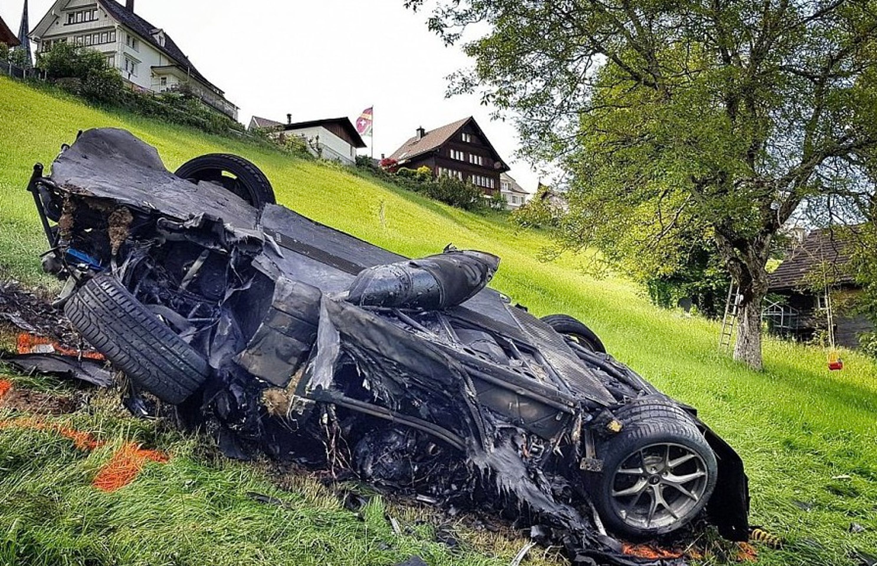 nehoda - 12 - GALERIE: Richard Hammond málem uhořel v elektrickém supersportu (5/8)