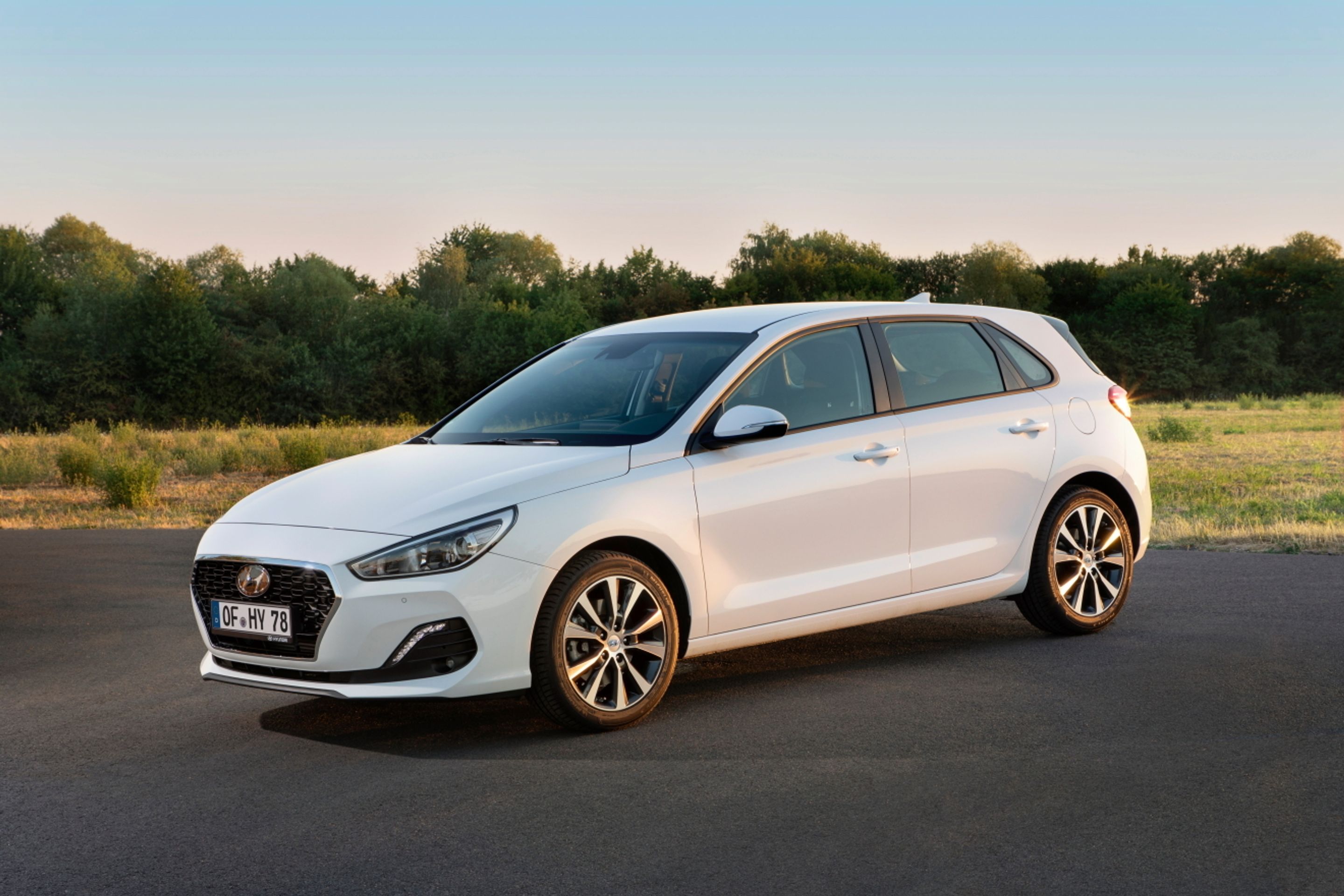 Hyundai i30 po modernizaci - 11 - Fotogalerie: Vozy Hyundai i30 prošly modernizací (4/20)