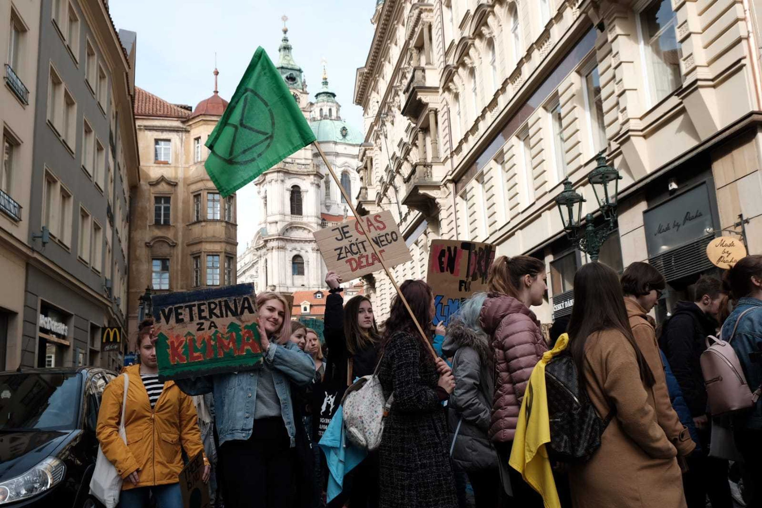 Demonstrace českých studentů za lepší klimatické podmínky - 12 - GALERIE: Demonstrace českých studentů za lepší klimatické podmínky (12/14)