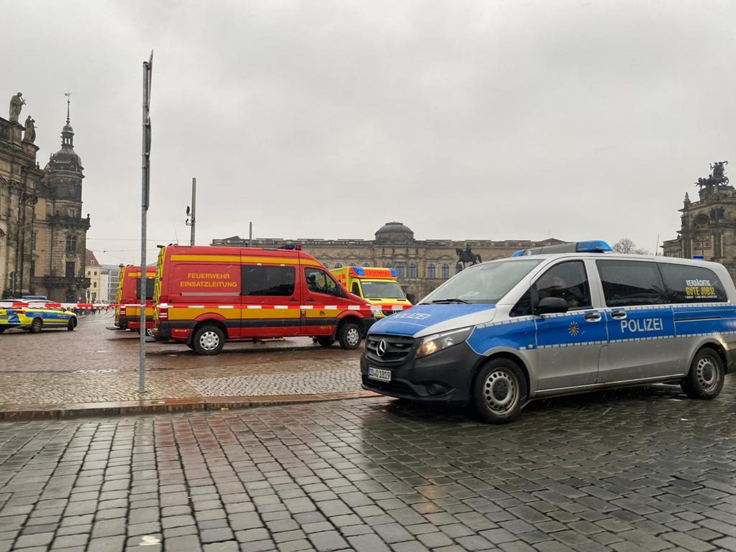 Ozbrojený muž v centru Drážďan - Policie řeší smrt ženy v Drážďanech (1/6)