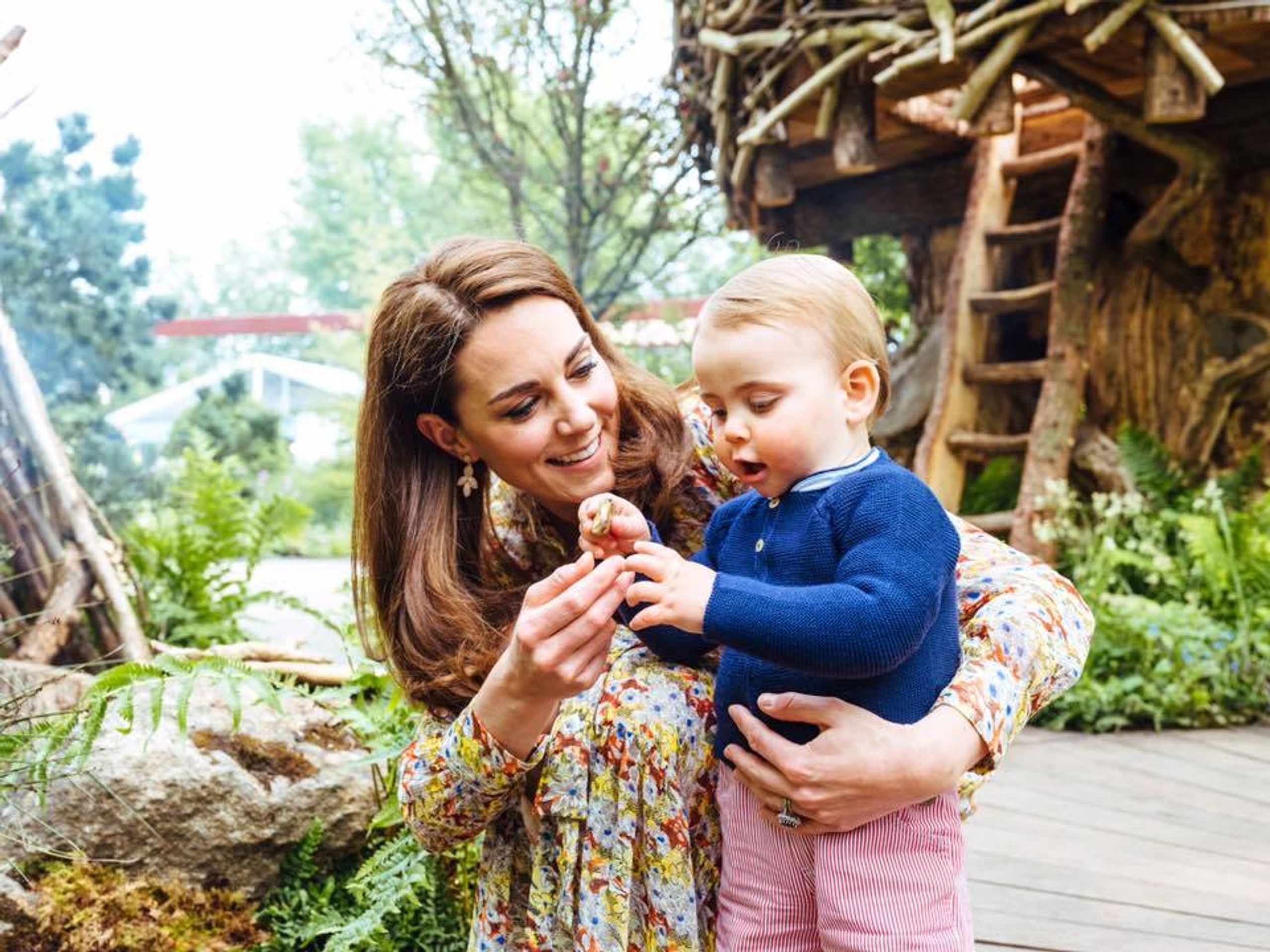 William a Kate se pochlubili novými rodinnými fotkami - 4 - GALERIE: Princezna Charlotte (7/9)