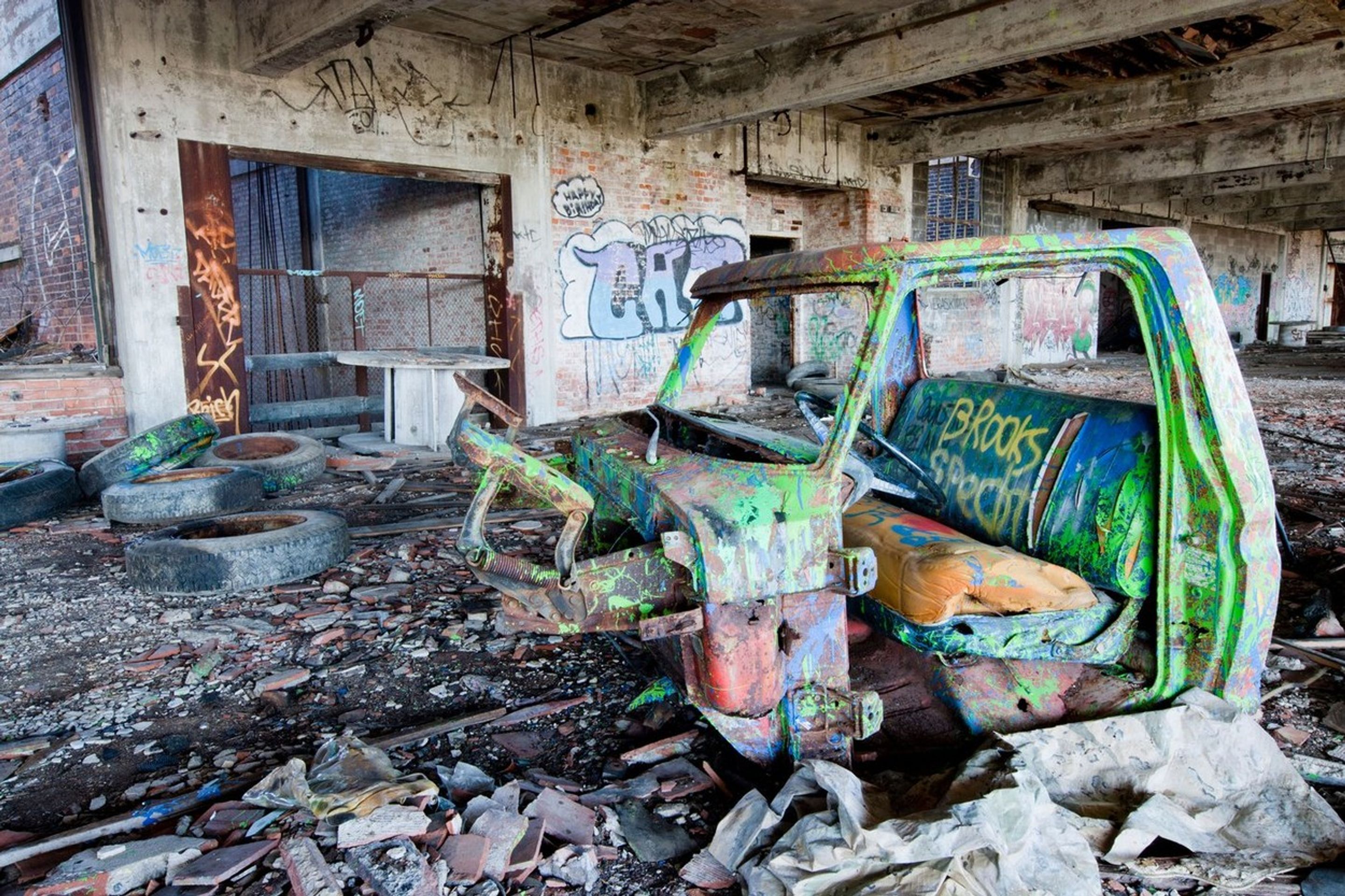 Packard Automotive Plant v Detroitu - Slavná obří továrna Packardu v Detroitu v dobách největší slávy a dnes (1/22)