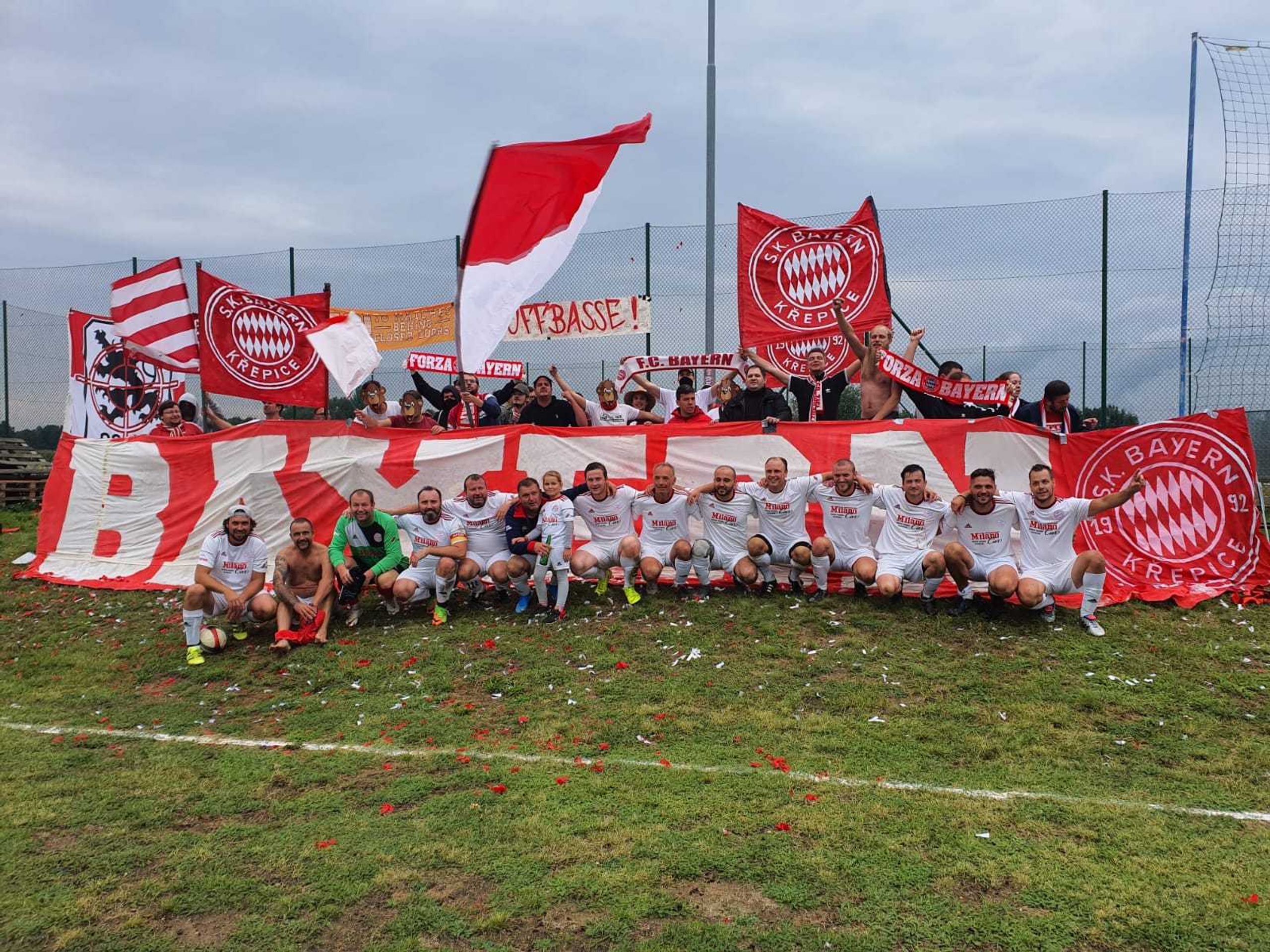 Do Křepic přijeli fanoušci Bayernu Mnichov podpořit domácí Bayern - 1 - GALERIE: Když do Křepic přijeli fanoušci Bayernu Mnichov (10/10)