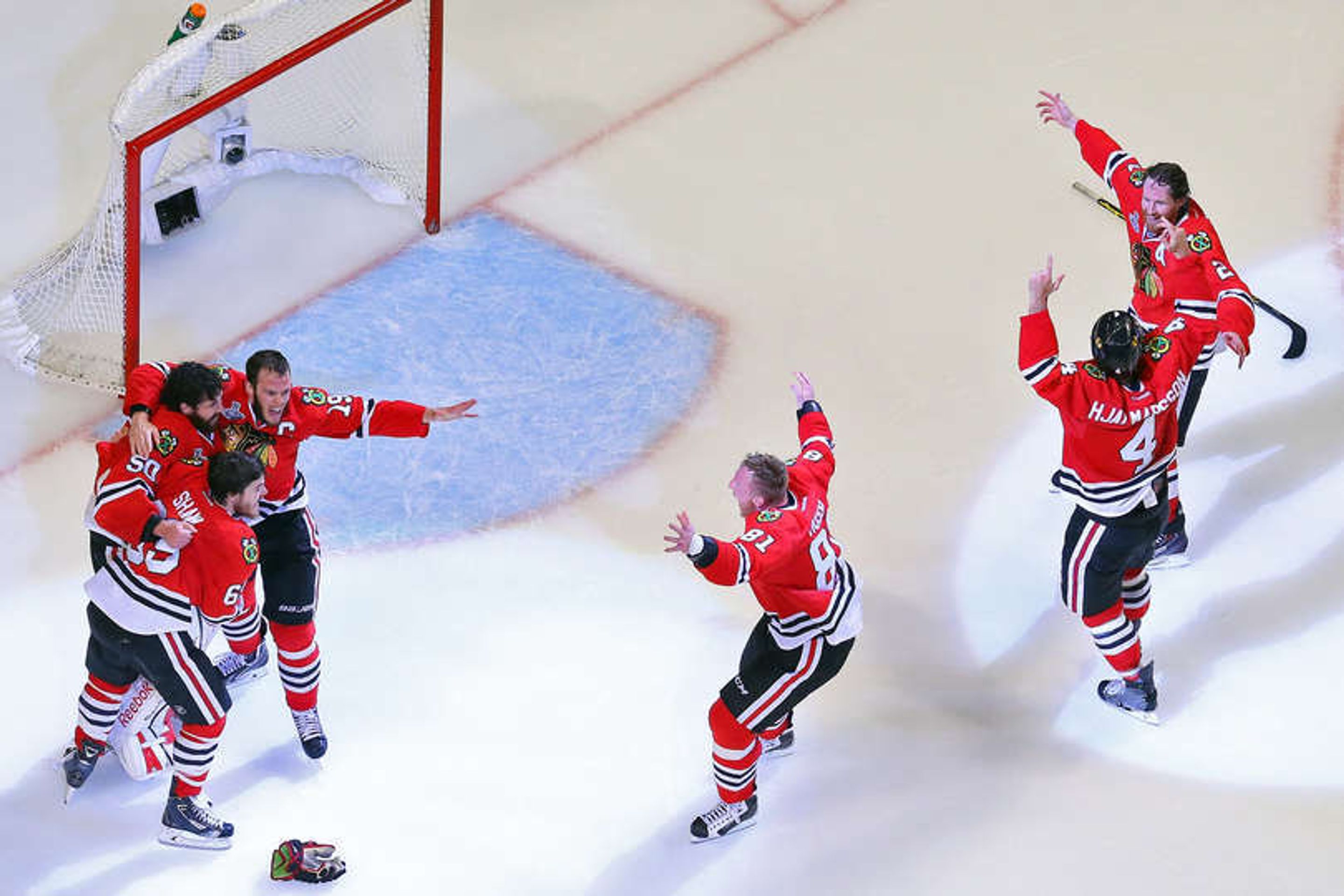 Chicago slaví svůj šestý Stanley Cup - 11 - GALERIE: Chicago získalo svůj šestý Stanley Cup (11/16)