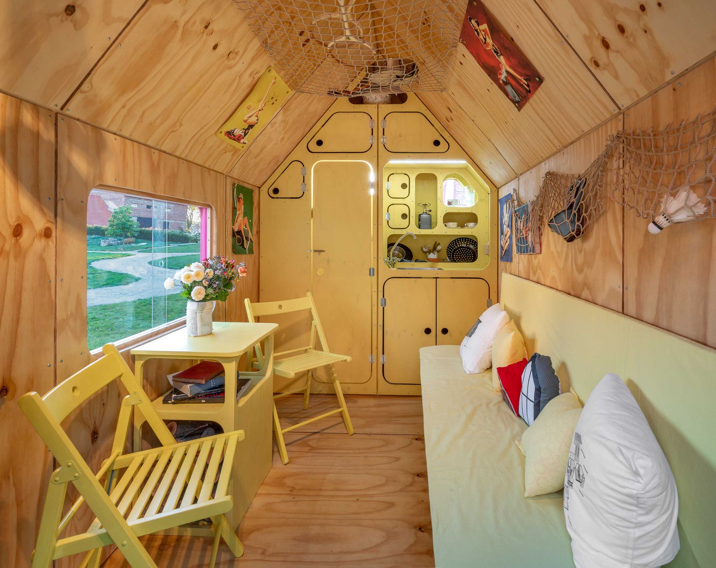 Magenta Tiny House - 2 - GALERIE: Z přívěsu je originální dům (4/7)