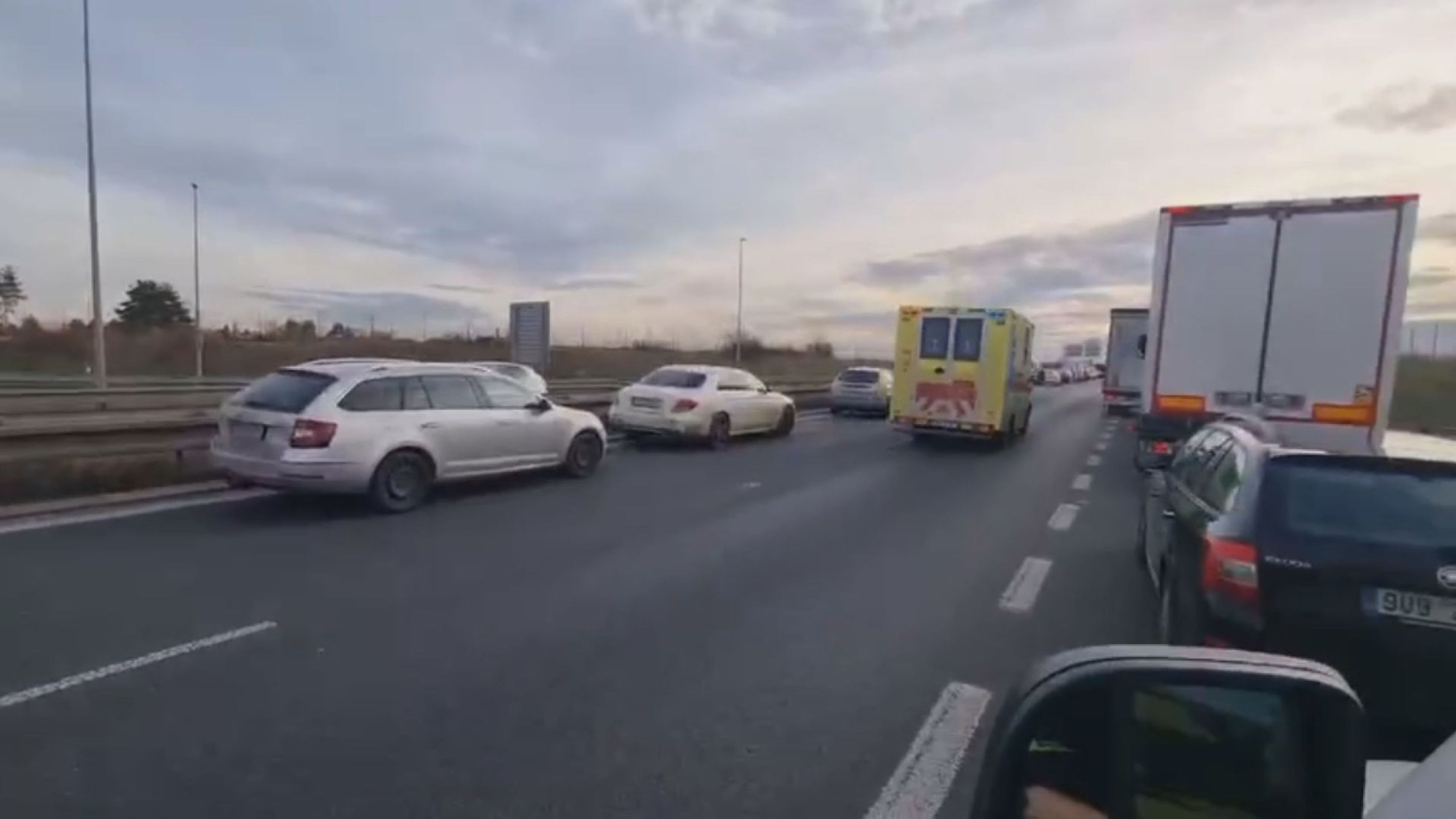Hromadná autonehoda - Hromadná nehoda v Novopacké ulici (7/7)