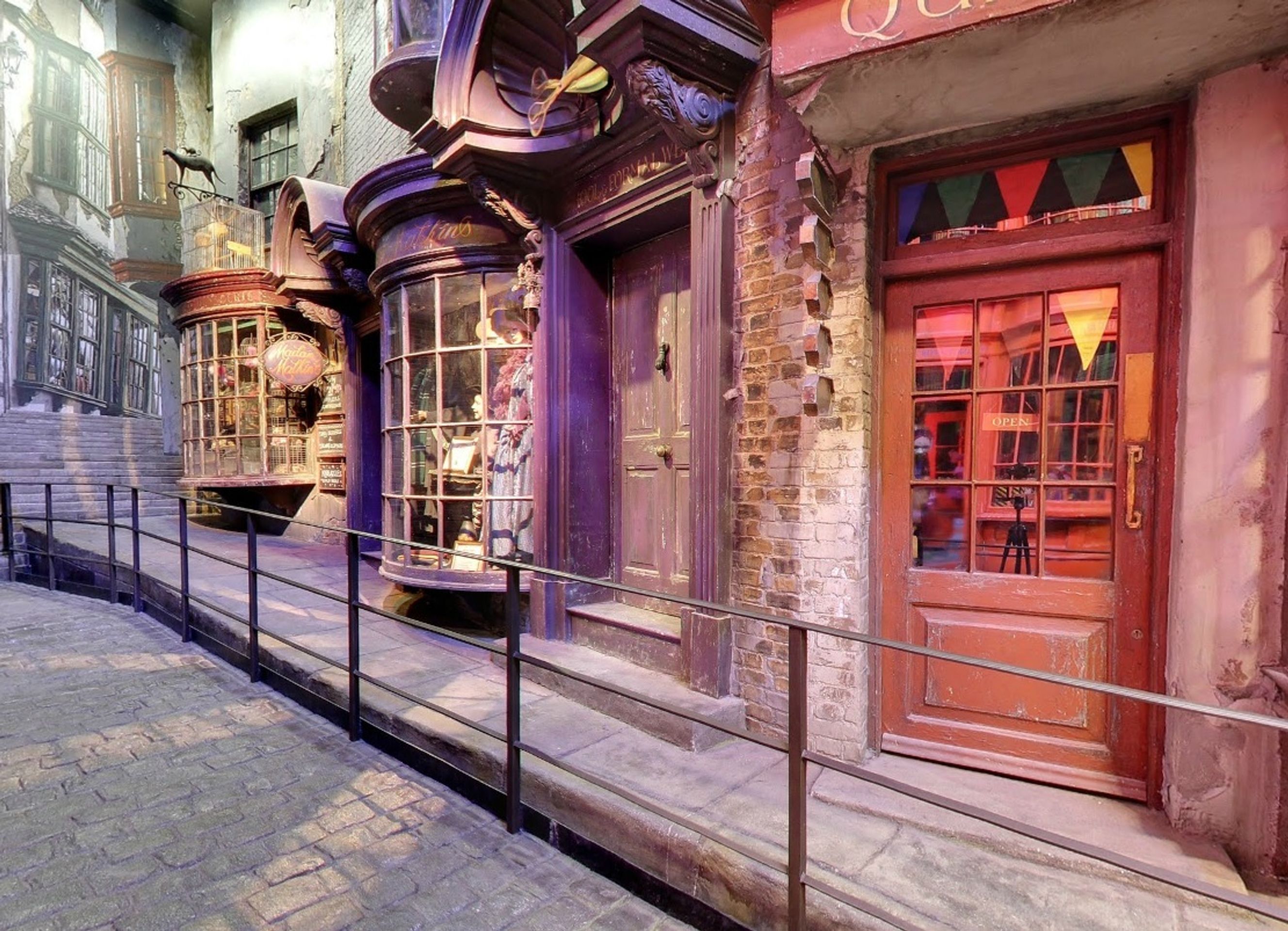 Google zpřístupnil Šikmou uličku, kterou kráčel Harry Potter - 1 - GALERIE: Google zpřístupnil Šikmou uličku, kterou kráčel Harry Potter! (1/4)