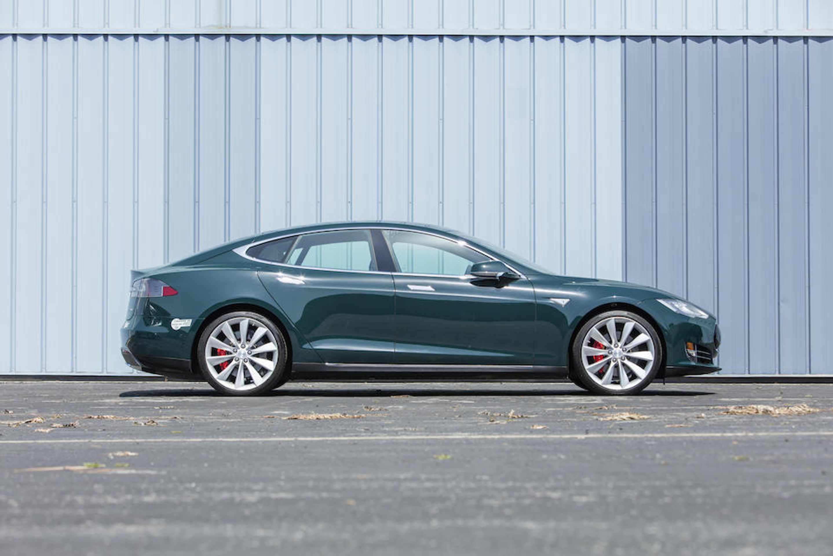 Tesla Model S Toma Hankse - 11 - Fotogalerie: Tesla Model S, kterou jezdil Tom Hanks po Kalifornii (3/6)
