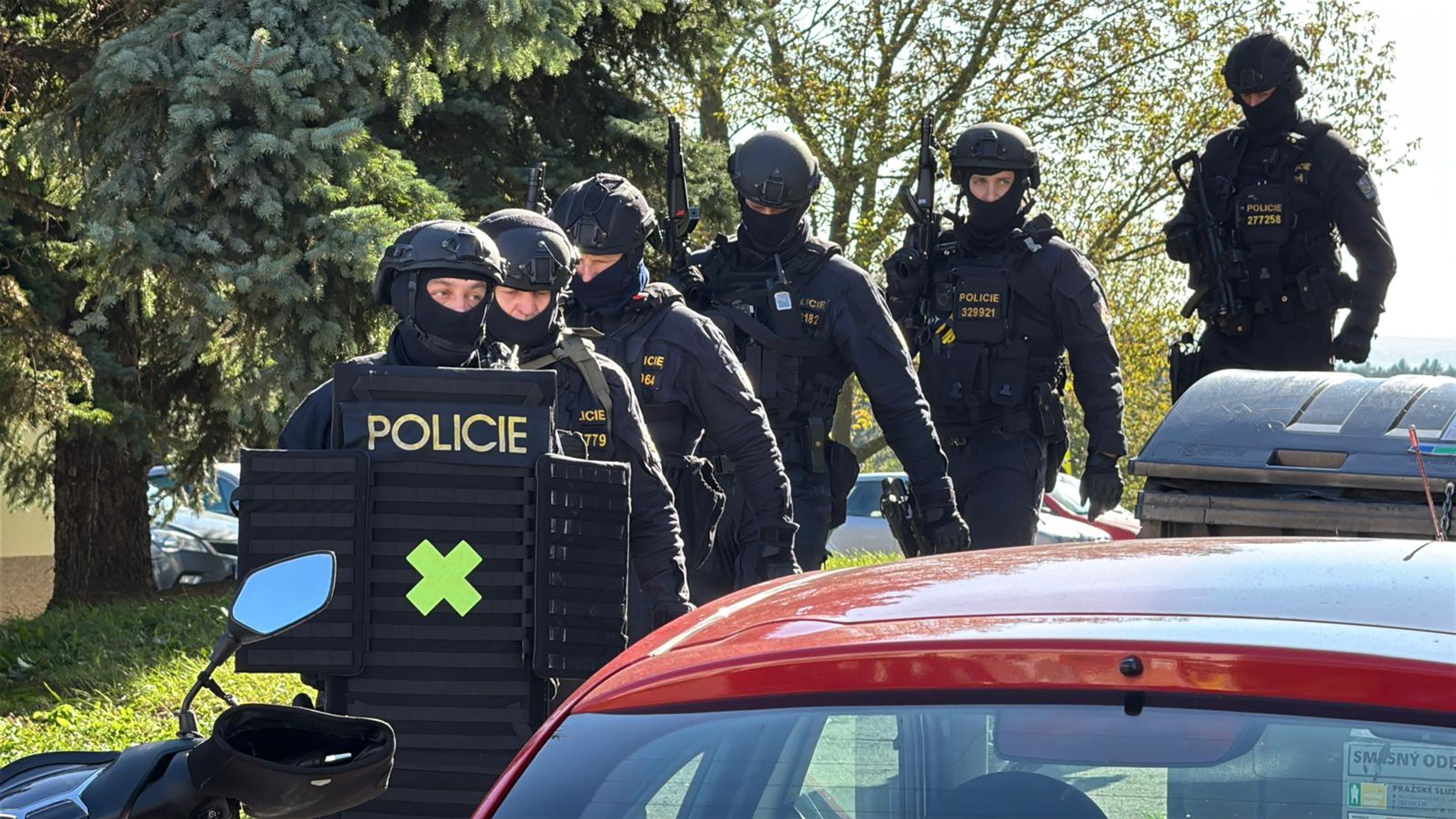 Policejní pátrání v Horních Počernicích (3) - Policejní pátrání v Horních Počernicích (10/10)