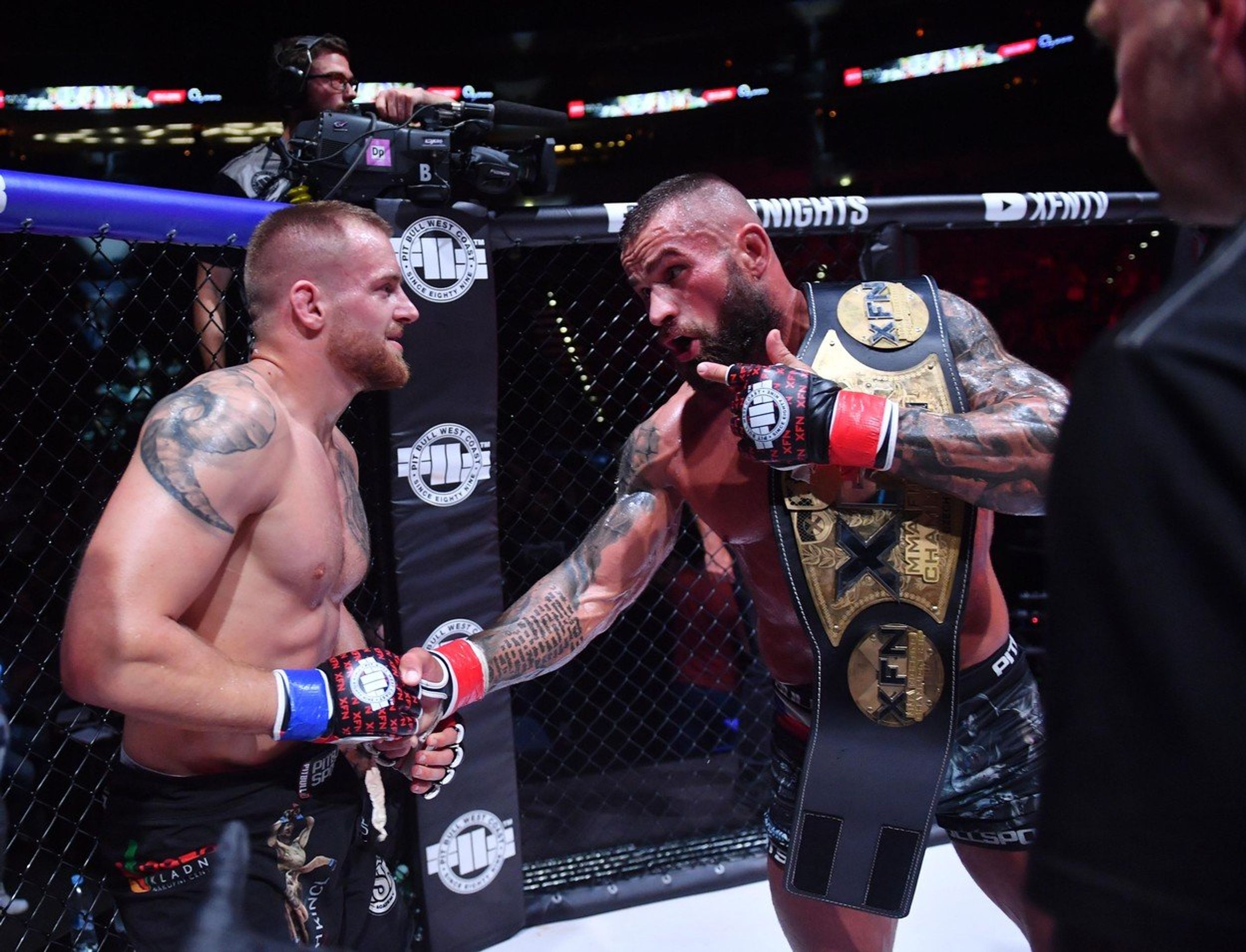 Patrik Kincl a Karlos Vémola - GALERIE: Souboj českých zápasníků MMA (2/4)