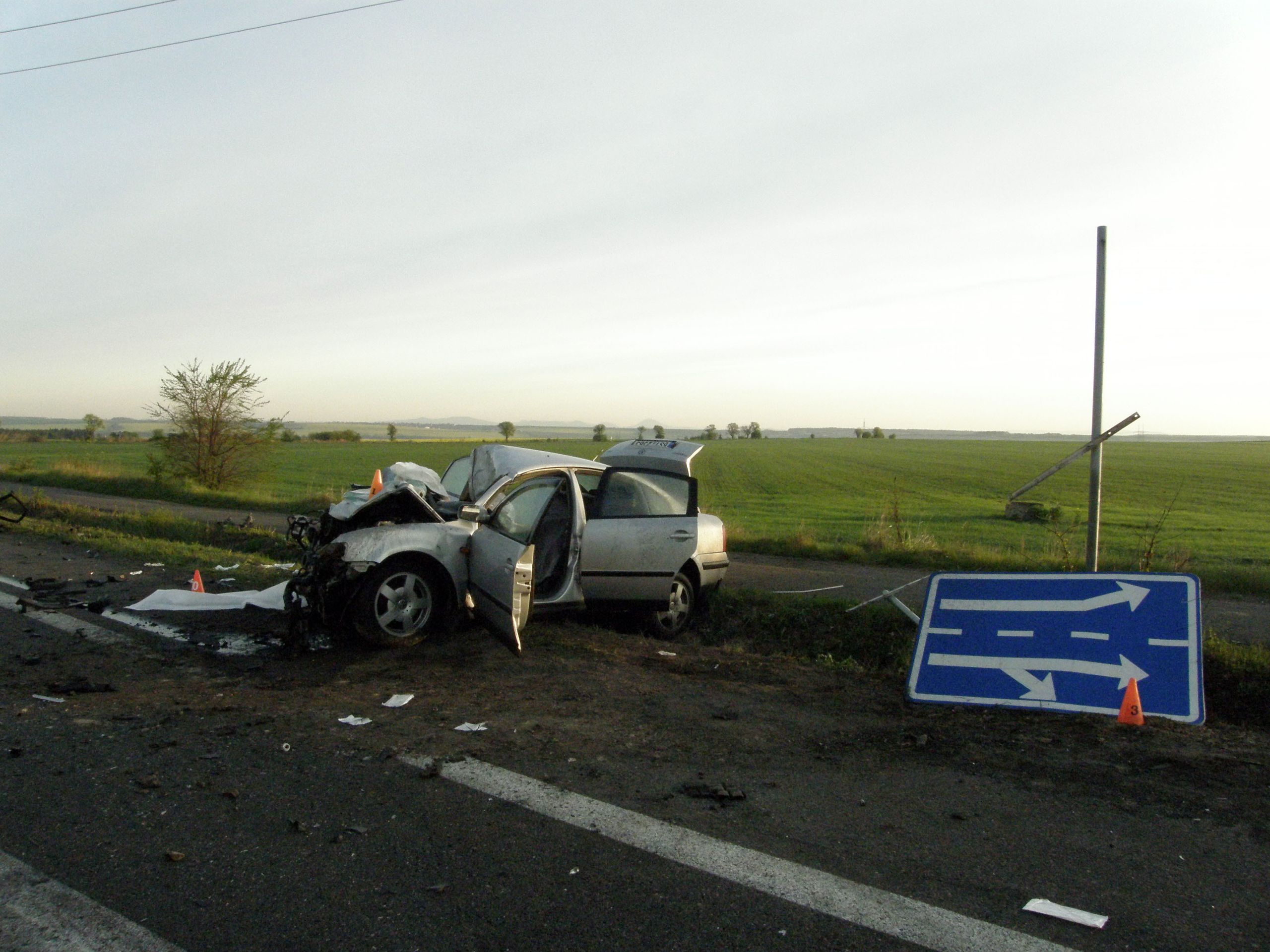 Passat se čelně srazil s kamionem u Kladna - 9 - Passat se čelně srazil s kamionem u Kladna (9/9)