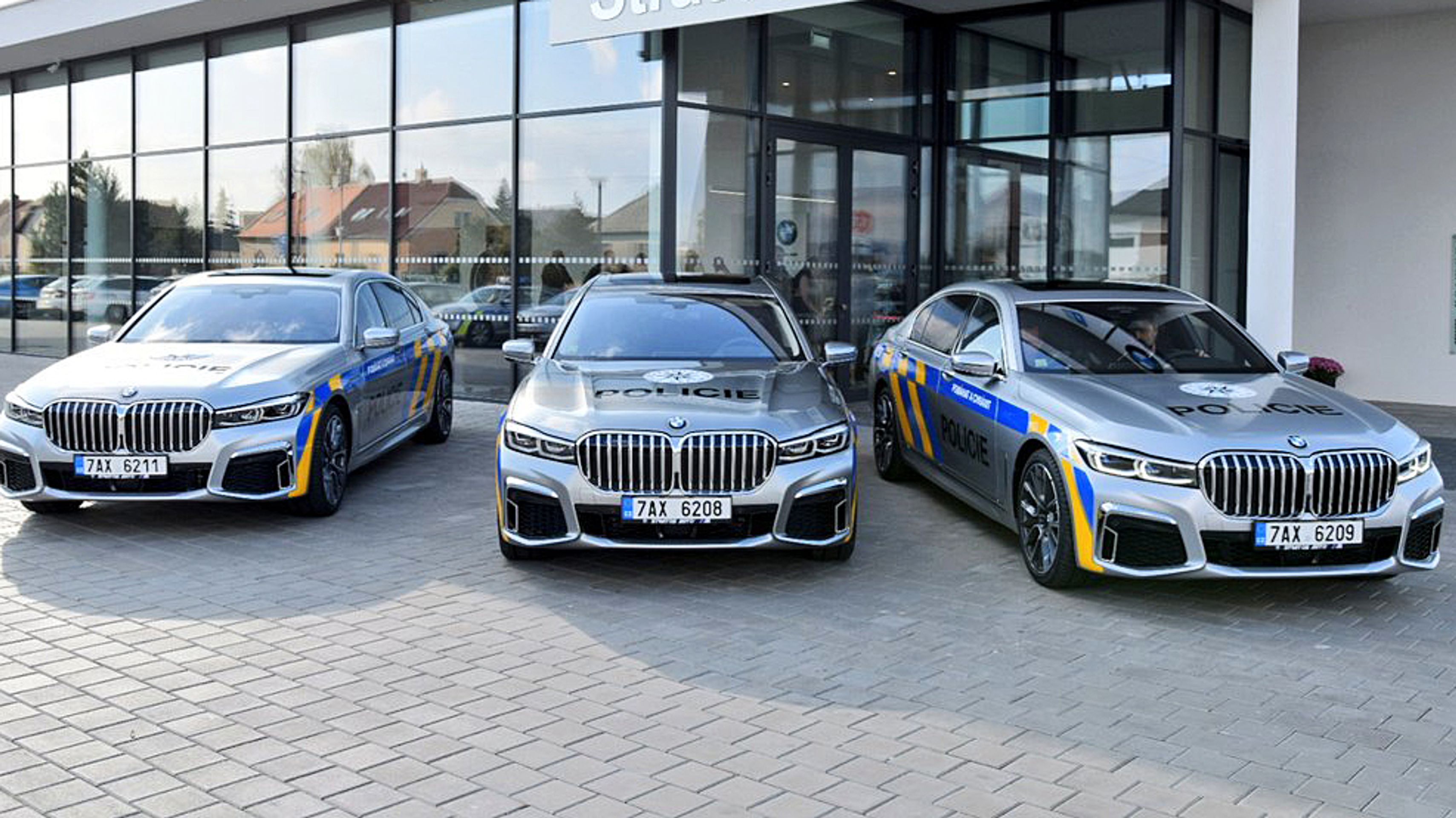 Policejní BMW 745 Le - Fotogalerie: Policie si půjčila luxusní BMW 745 Le (4/4)