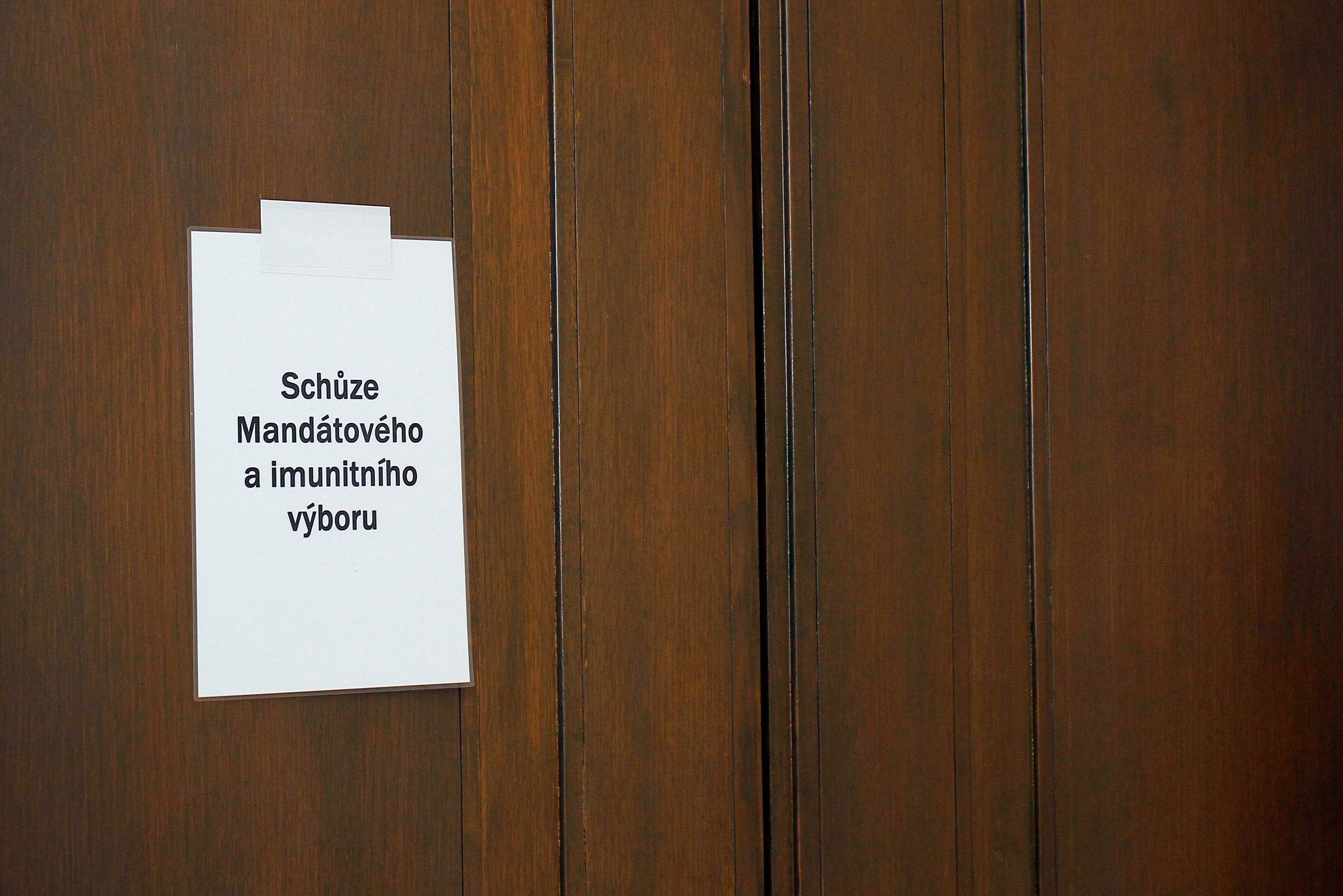 Jednání poslanců o vydání Davida Ratha - 9 - Kauza Rath: Jednání mandátového a imunitního výboru (2/10)