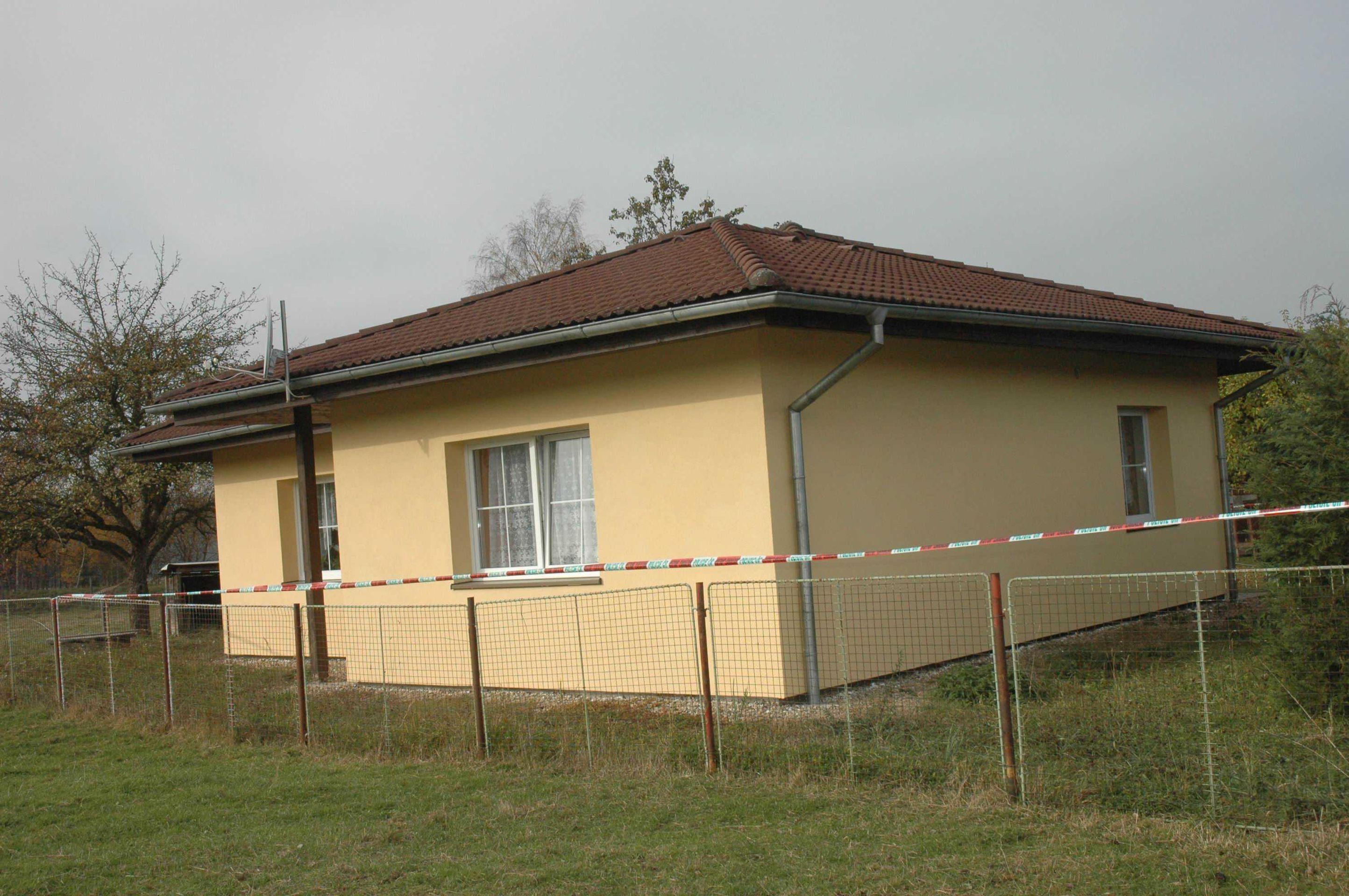 Dům Mračkových - GALERIE: Ohořelé zásuvky v domě ve Strašicích (1/1)