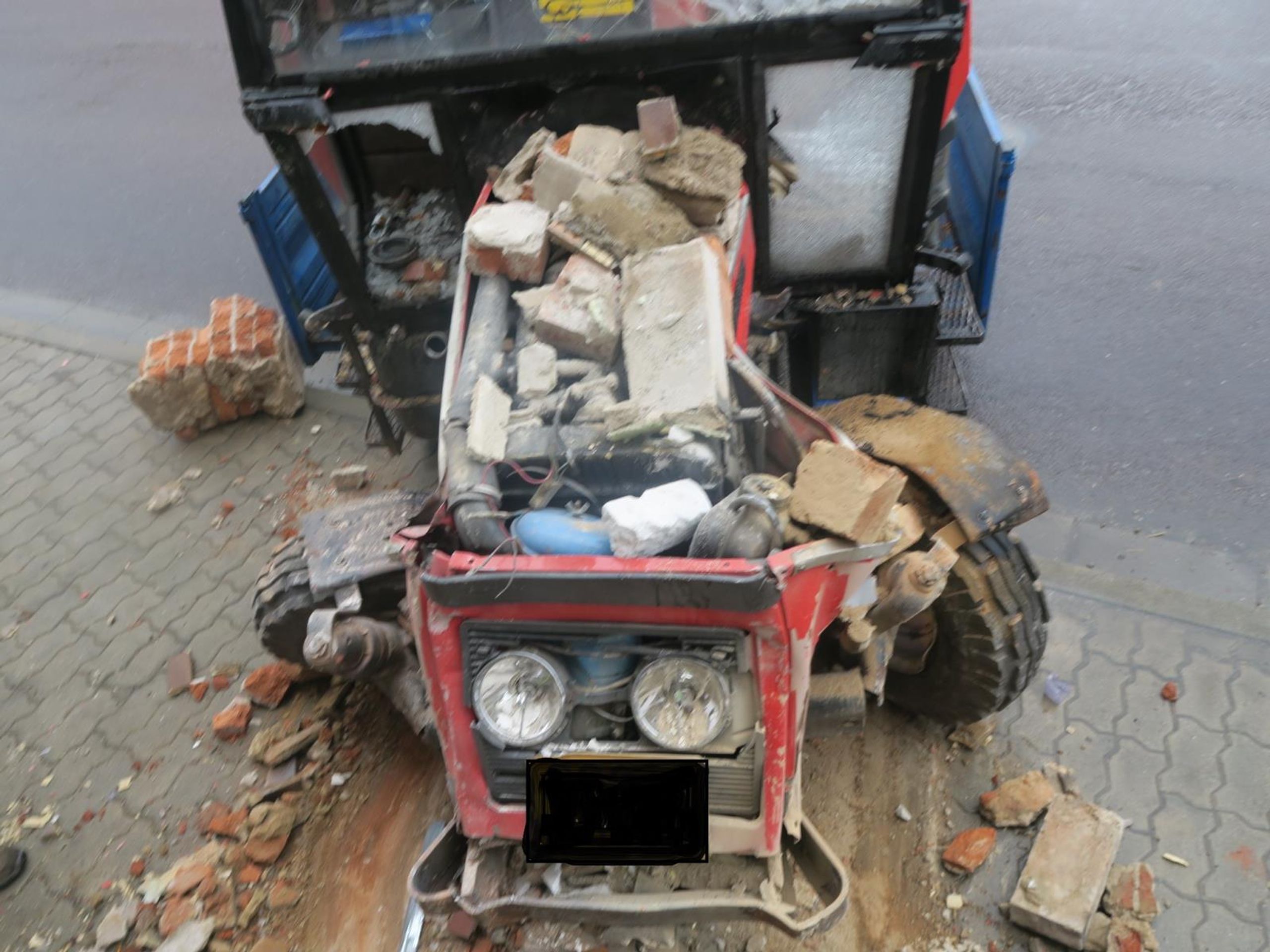 Nezajištěný traktor - Nezajištěný traktor (9/10)