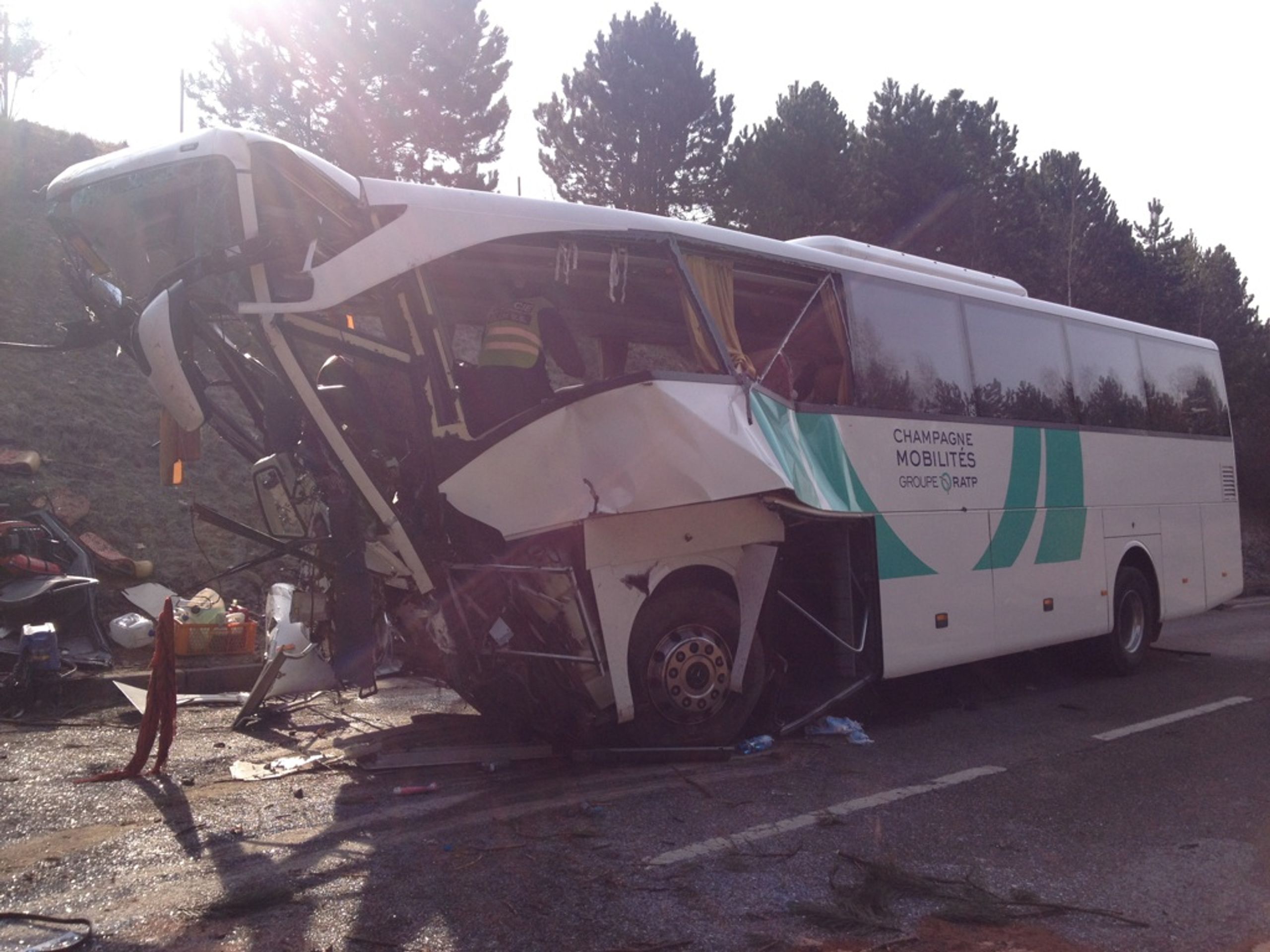 Nehoda autobusu na D5 - GALERIE: Nehoda autobusu na D5 (8/8)