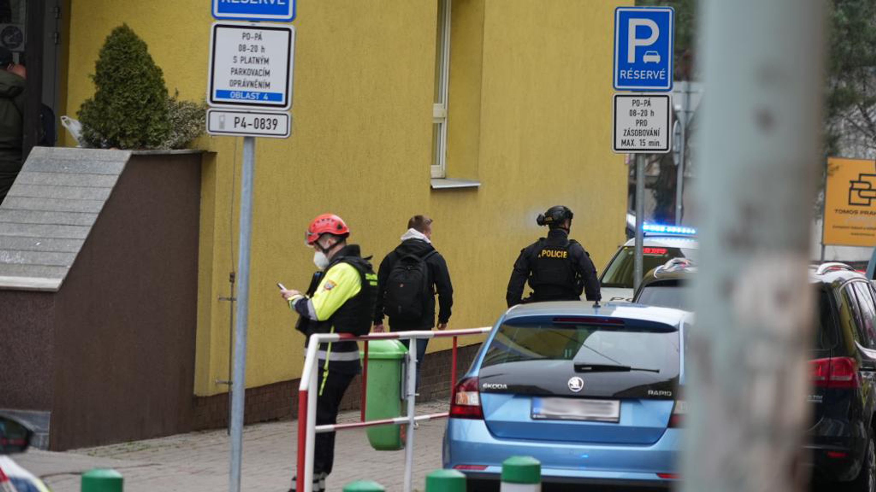 Smrtelné napadení učitele mačetou na učilišti v Praze Michli (4) - Útok mačetou na středním učilišti v Michli (8/15)