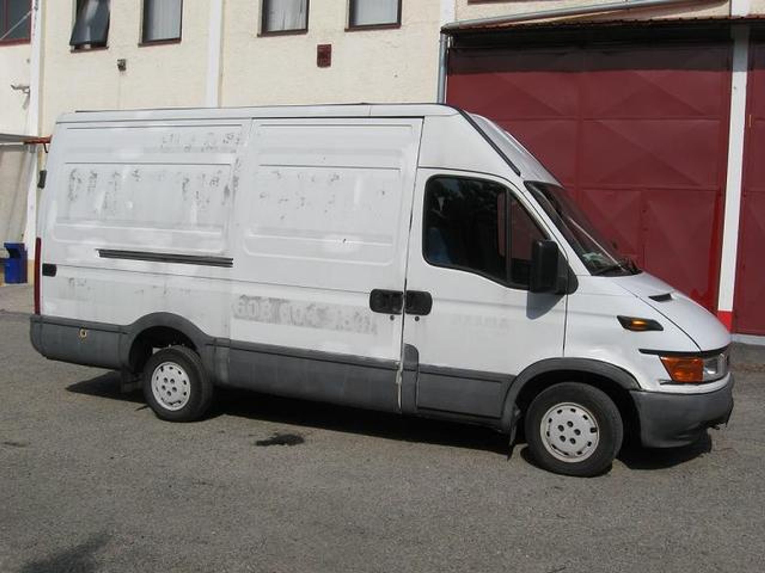 Iveco Daily 35 S (nafta) - GALERIE: Auta v dražbě (4/11)