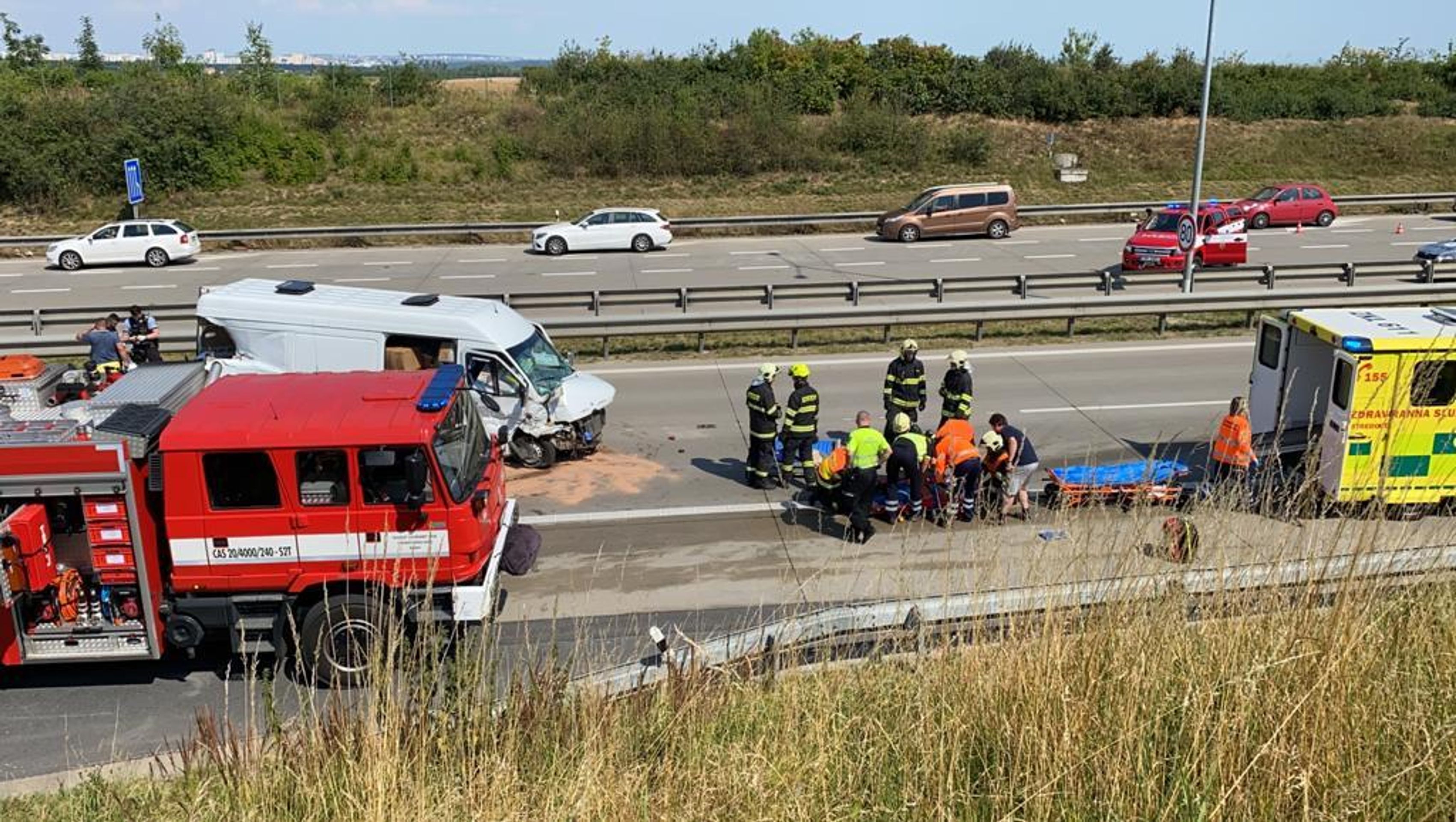 Vážná nehoda na Pražském okruhu - 19 - GALERIE: Vážná nehoda na Pražském okruhu (1/19)