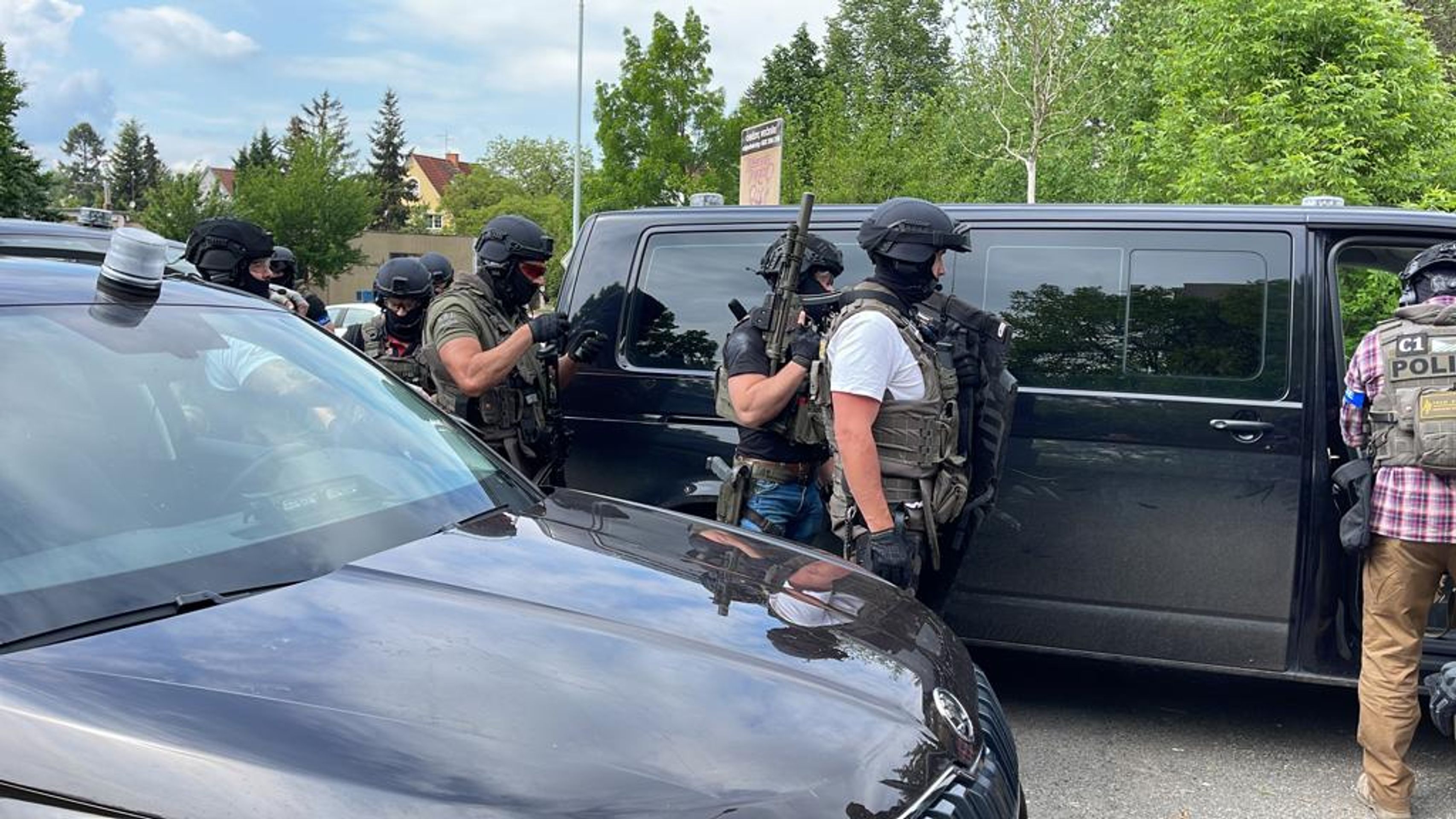 Policejní zásah v pražském Braníku (7) - Policejní zásah v pražském Braníku (10/11)