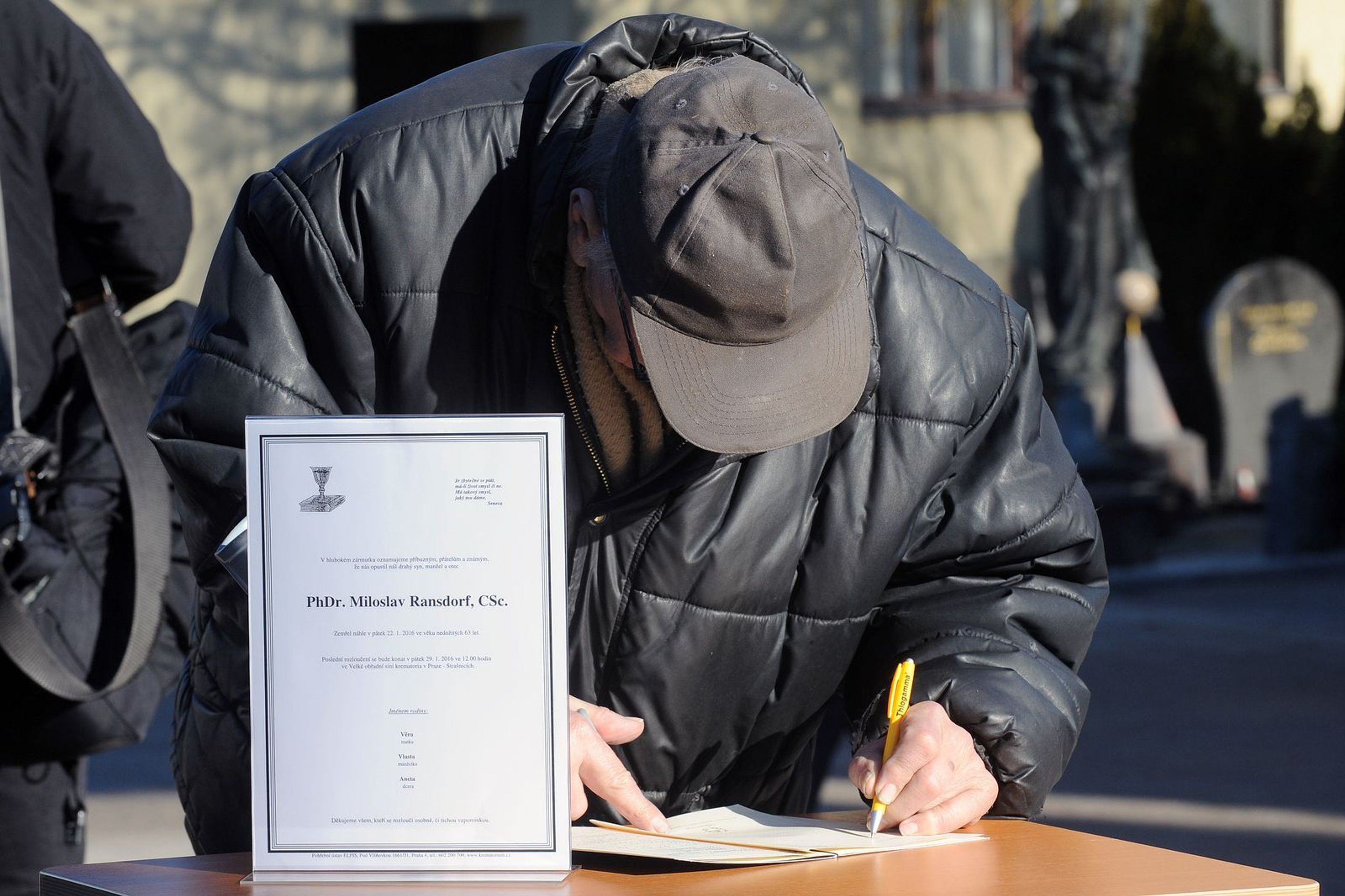 Poslední rozloučení s Miloslavem Ransdorfem - 18 - GALERIE: Pohřeb Miloslava Ransdorfa (19/25)