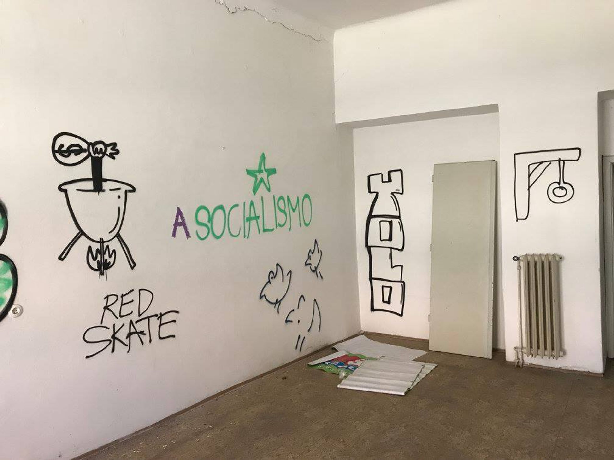 Squatteři zanechali v domech v Praze spoušť - 1 - GALERIE: Squatteři po sobě v domech zanechali spoušť (1/16)