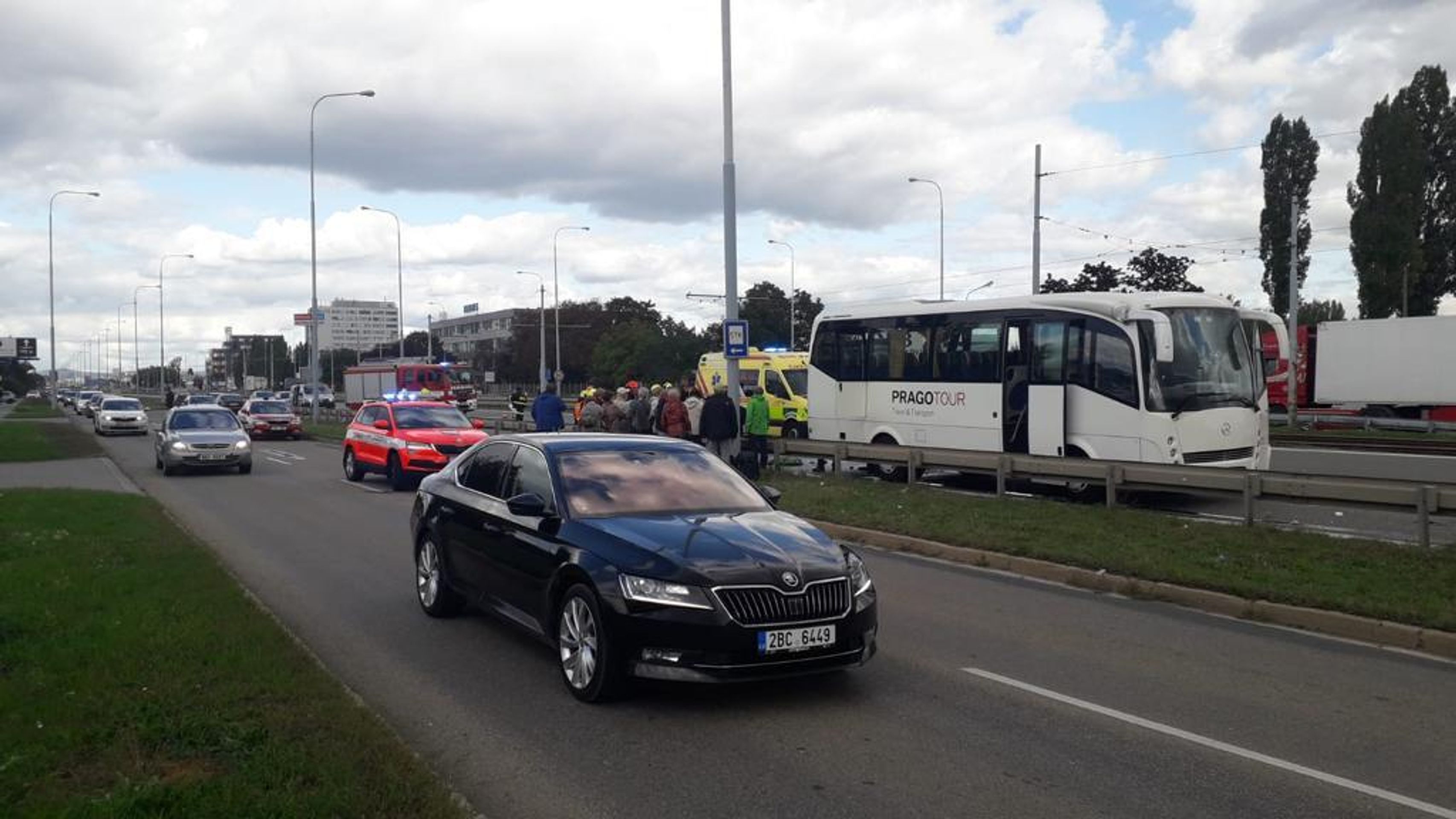 Nehoda autobusu a nákladního auta v Brně - 2 - GALERIE: Nehoda autobusu a nákladního auta v Brně (4/7)
