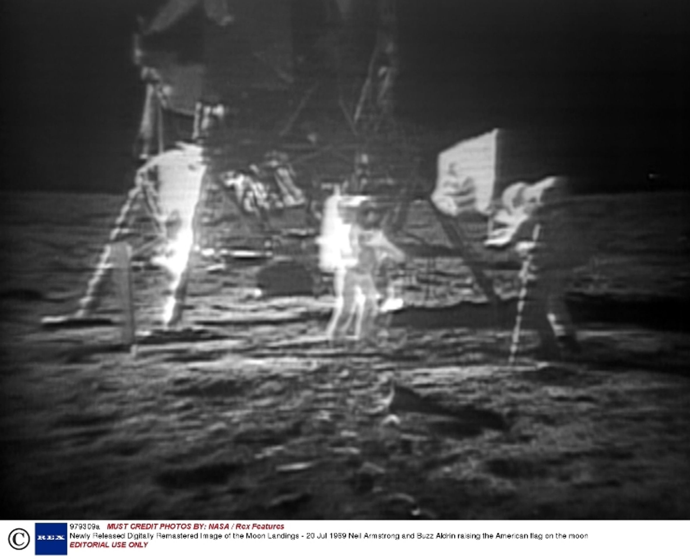 Neil Armstrong na měsíci - 13 - Neil Armstrong na měsíci (10/16)