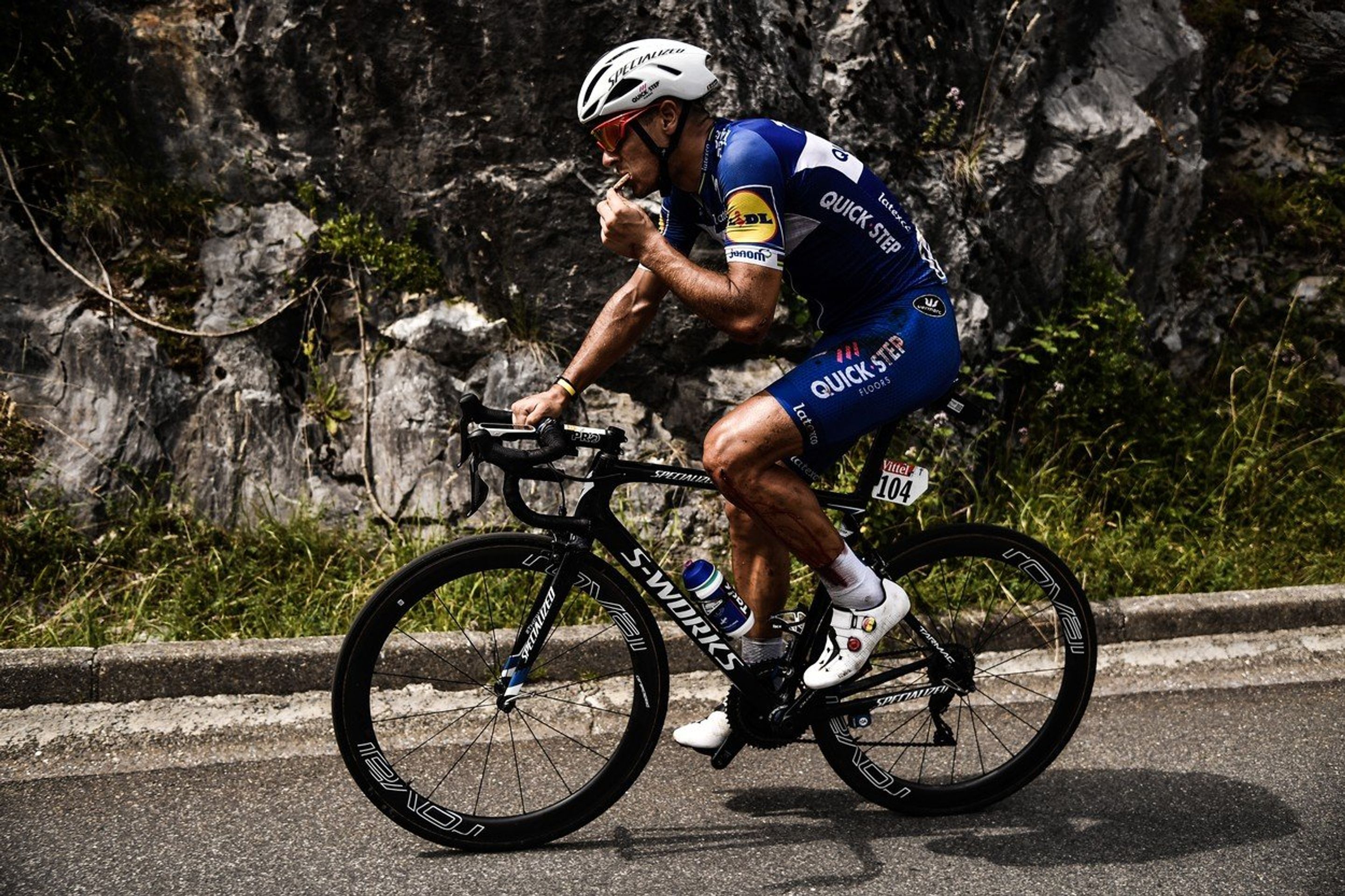 Philippe Gilbert - GALERIE: Belgický cyklista Gilbert spadl do propasti (4/4)