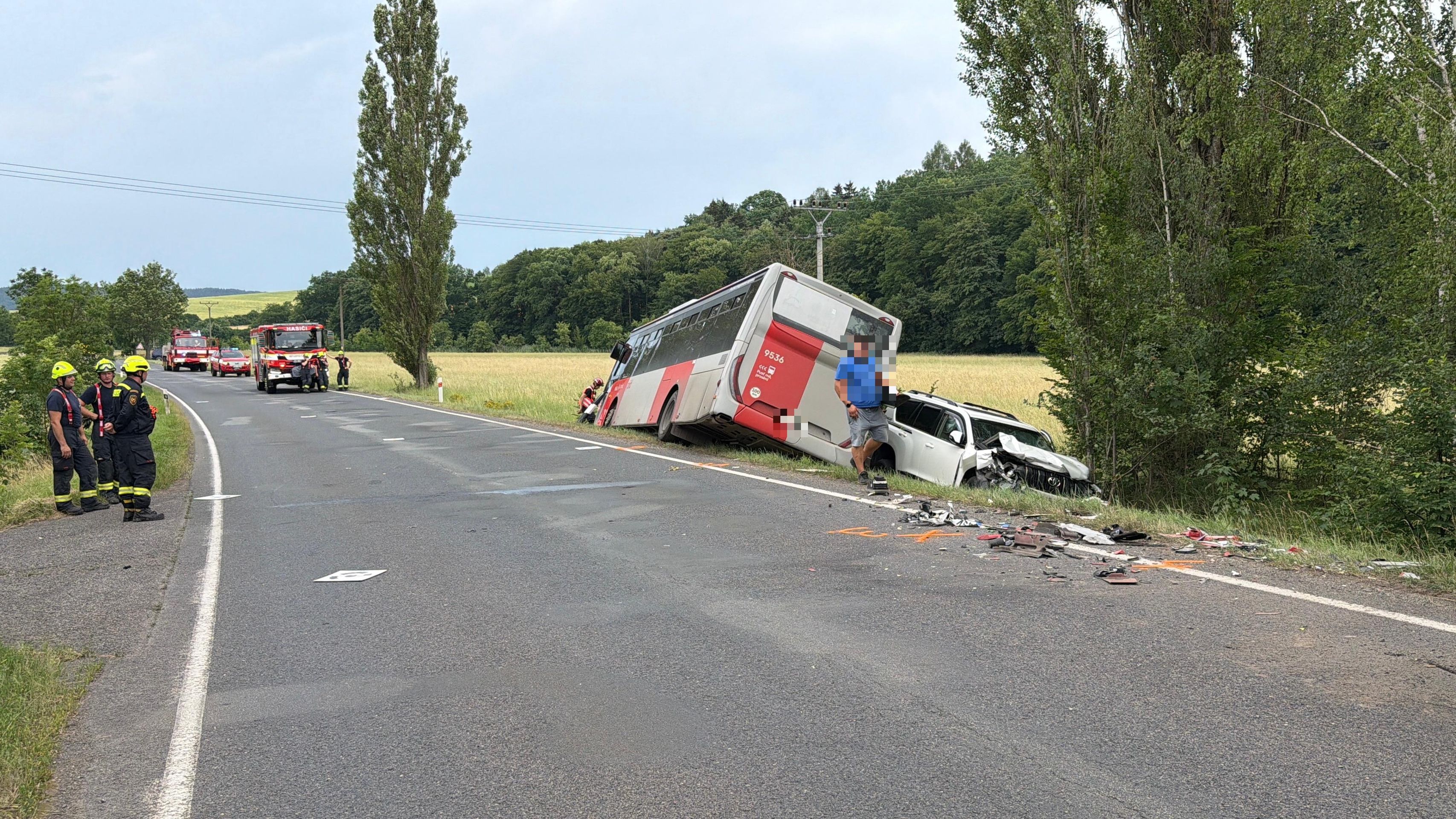 Nehoda autobusu za obcí Jince - Nehoda autobusu za obcí Jince (8/8)