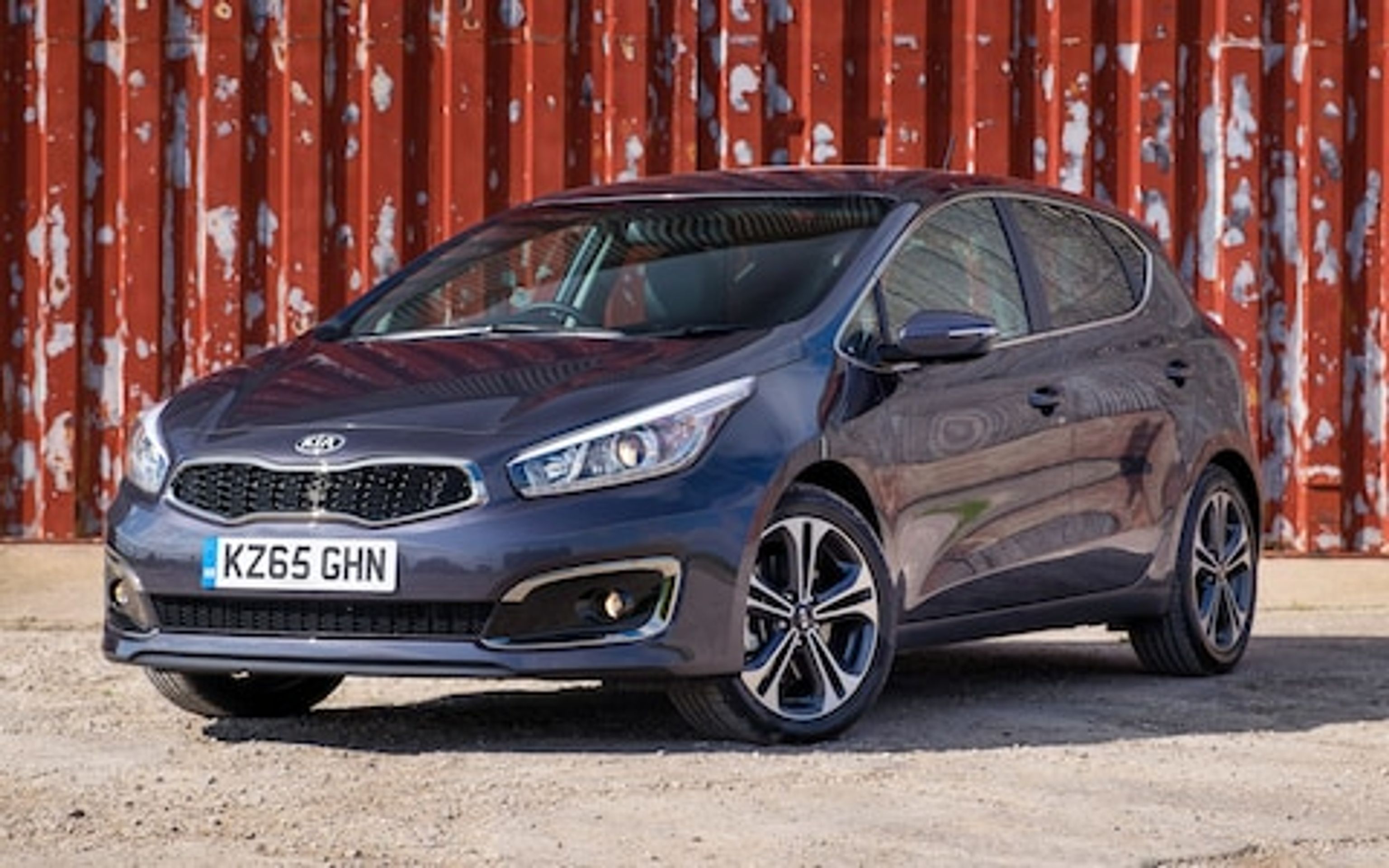 6. místo: Kia Cee’d. Skóre: 96,3 % Nejčastější problém: Karosérie. - Fotogalerie: Nejspolehlivější rodinná auta (5/10)