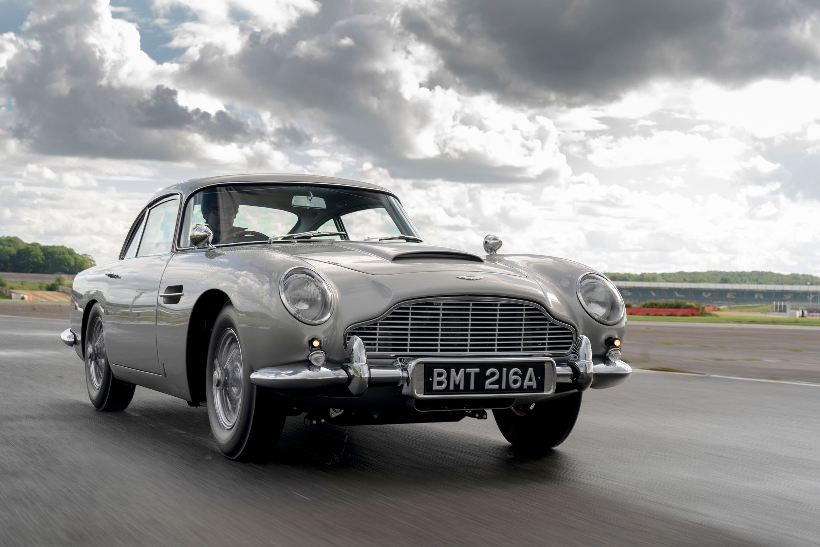 Aston Martin DB5 podle Jamese Bonda - 51 - Fotogalerie: Prohlédněte si výzbroj Aston Martin DB5 podle Jamese Bonda (1/32)