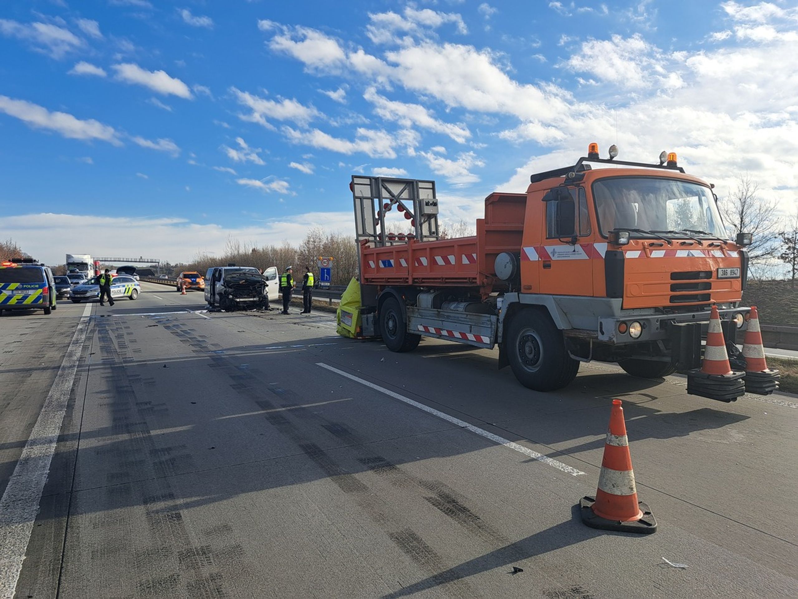 Dopravní nehoda na D1, km 330,6 směr Olomouc (2) - Dopravní nehody, které ohrozily životy pracovníků (1/12)