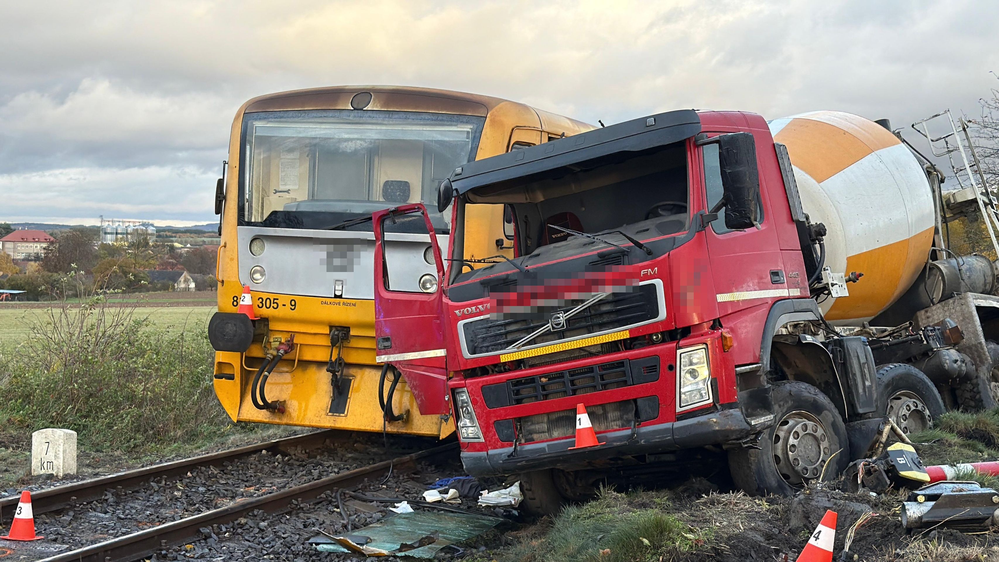 Srážka vlaku s nákladním automobilem u Příbrami - Srážka vlaku s nákladním automobilem u Příbrami (4/23)