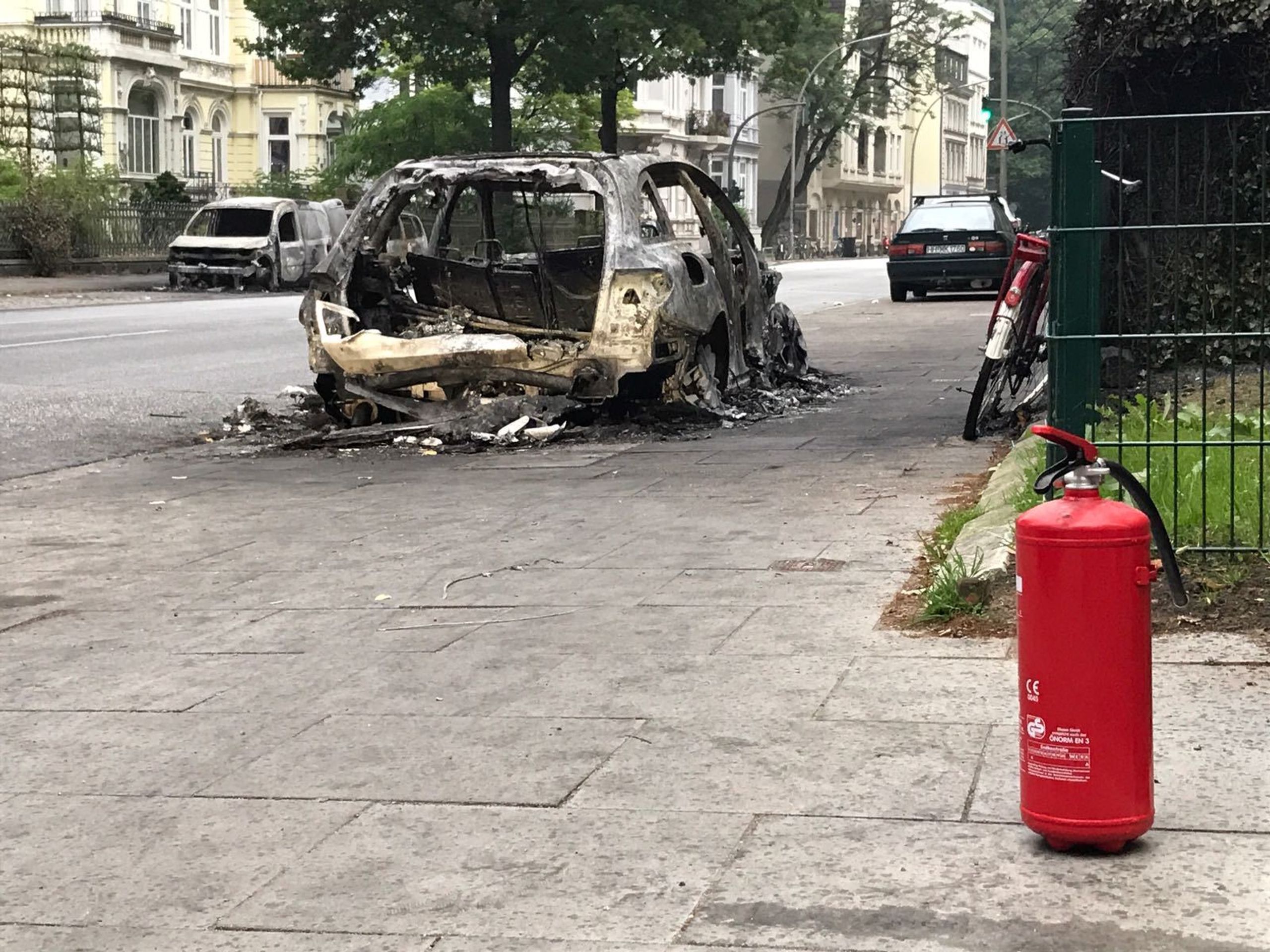Žhářské útoky a rabování v Hamburku - 3 - GALERIE: Žhářské útoky a rabování v Hamburku při summitu G20 (9/11)