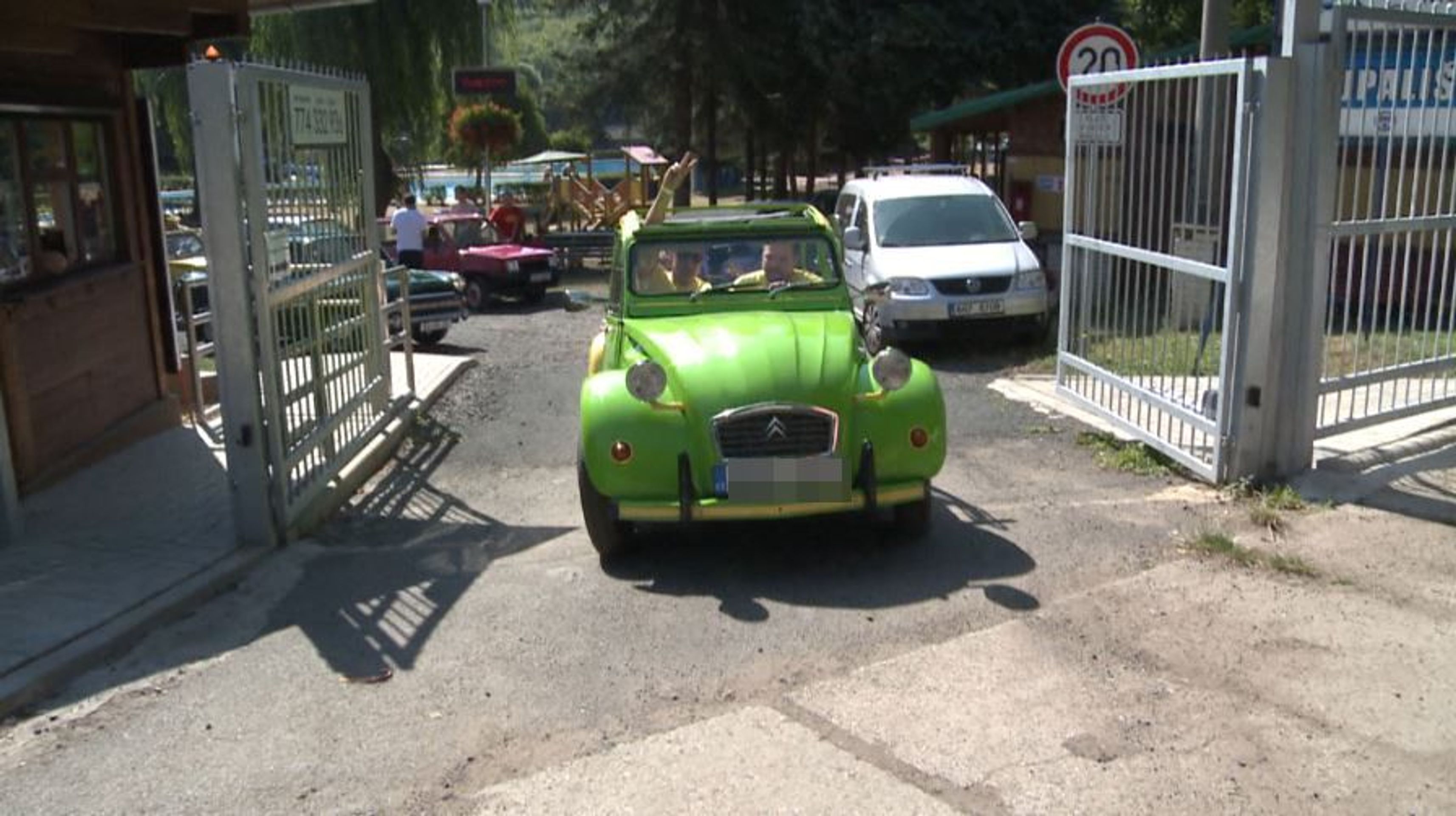 Sraz vozů Citroen - Kachny - 4 - Fotogalerie: Sraz kachen k 70. výročí (1/4)