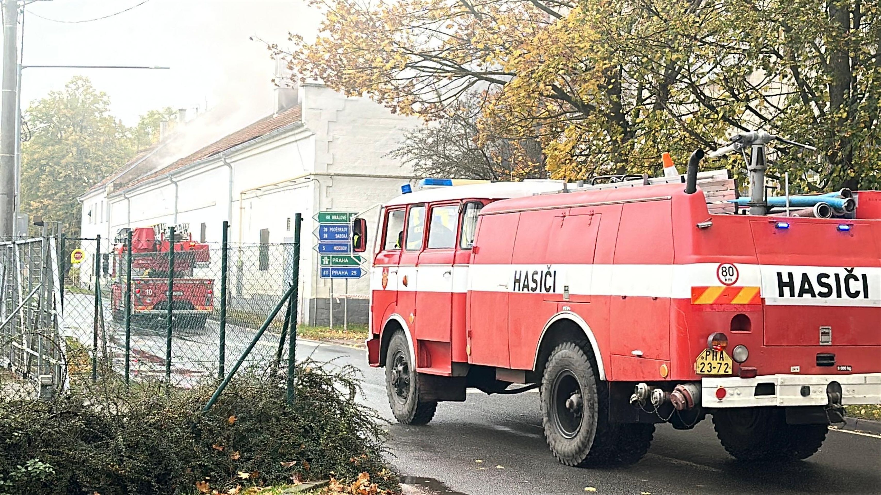 Požár haly v Nehvizdech - Požár haly v Nehvizdech (10/18)