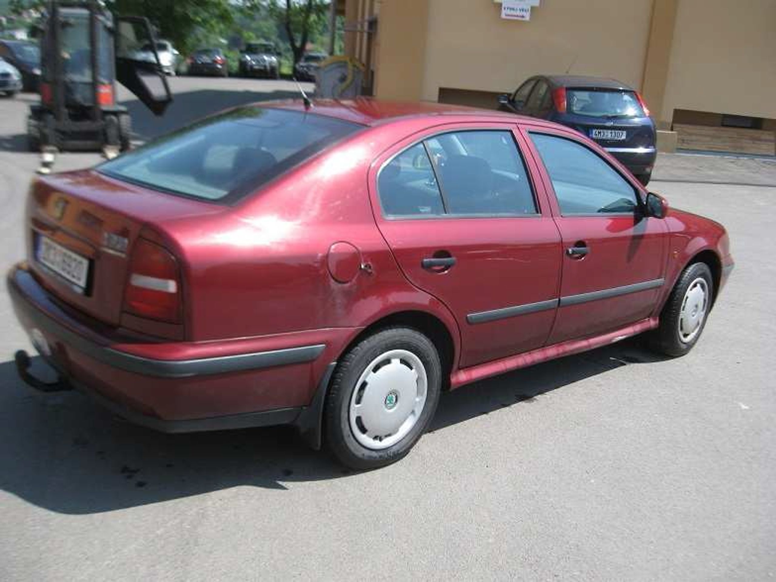 Dražba aut 19.6. 2015 - Škoda Octavia, 5 000 Kč - GALERIE: Dražba aut 19.6. 2015 (18/23)