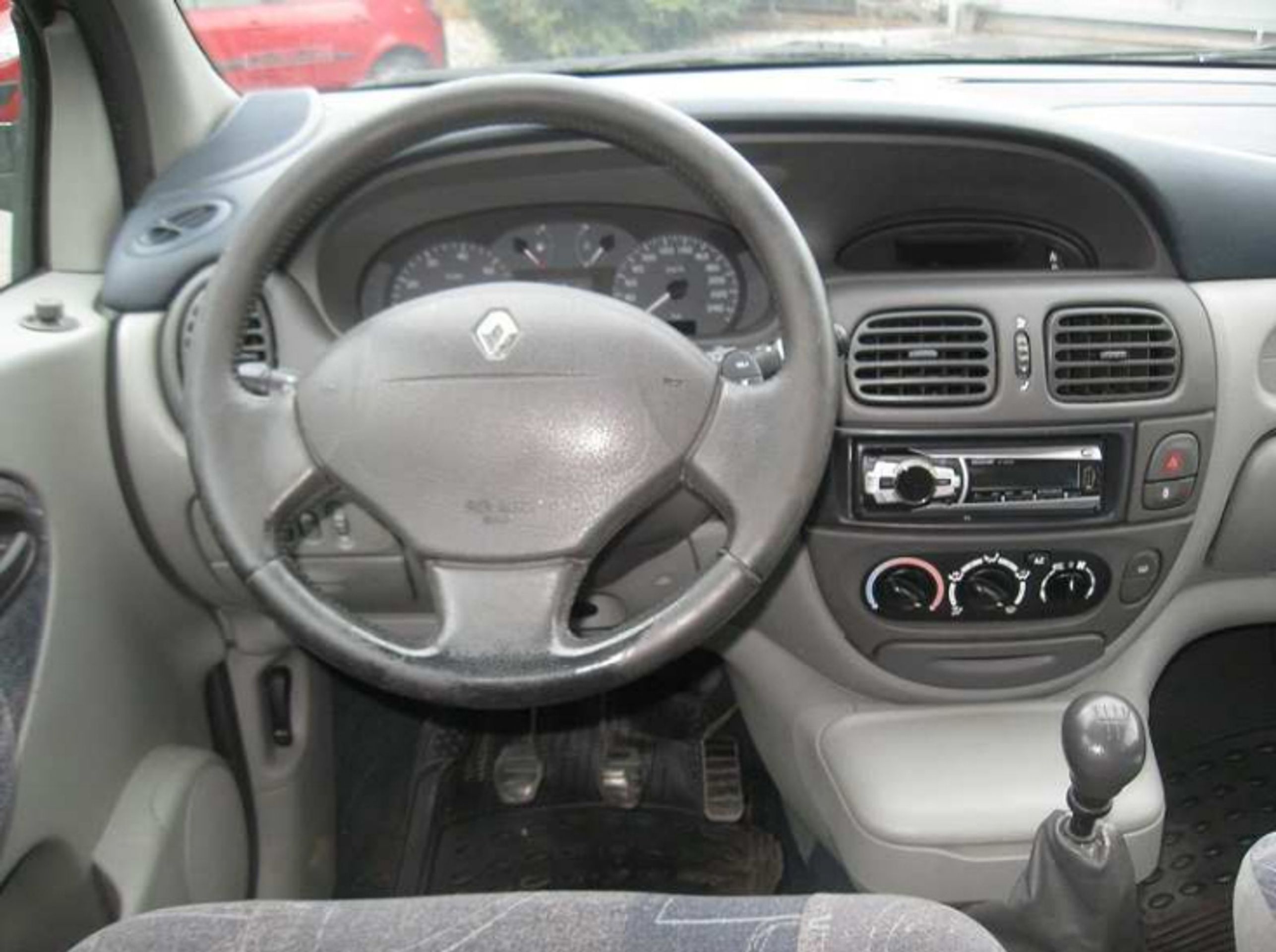Dražba - Renault Megane Scenic - 2 - GALERIE: Dražby - 1 (22/40)