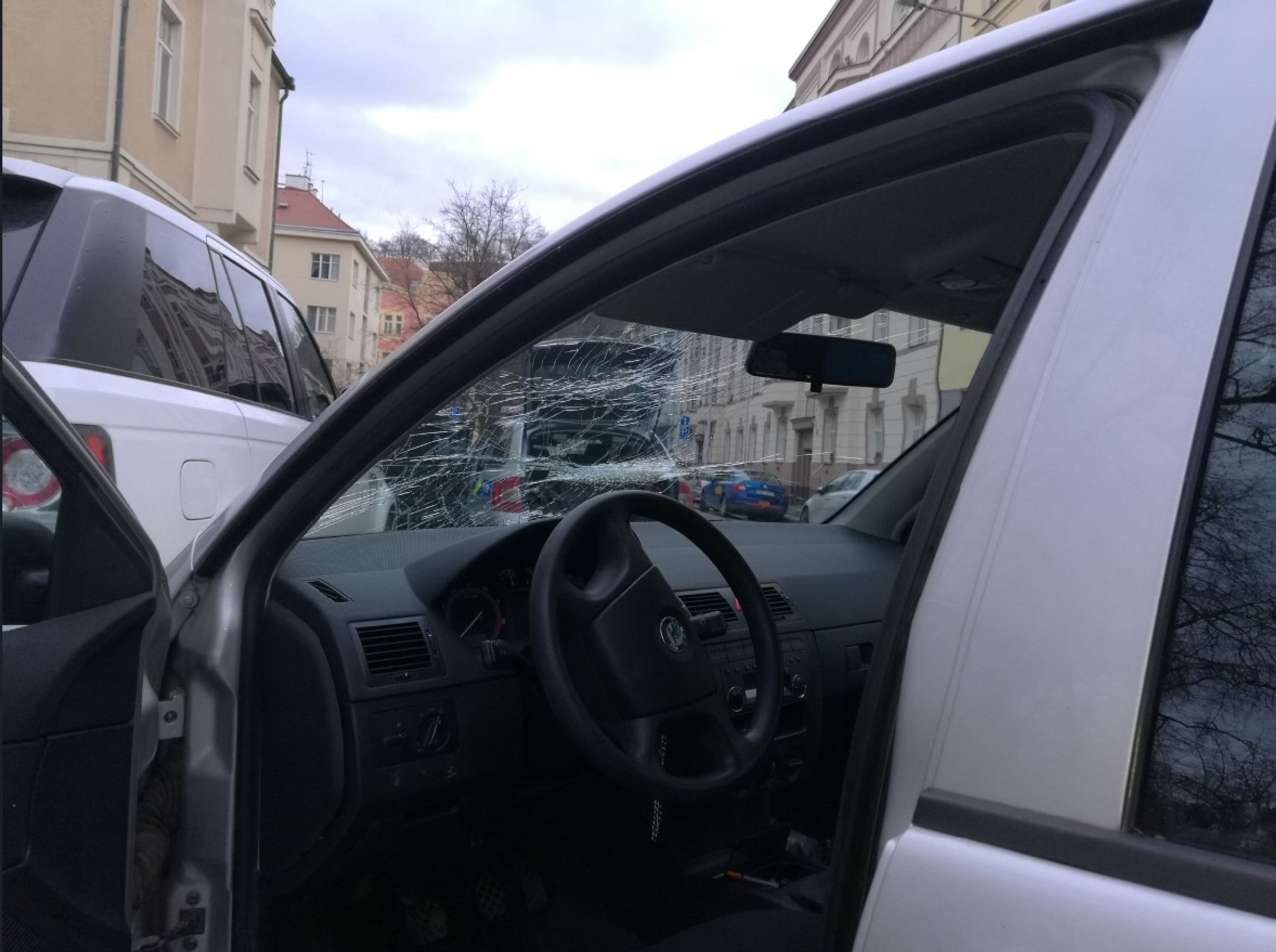 Policejní honička v Praze - GALERIE: Policejní honička v Praze skončila střelbou (5/5)