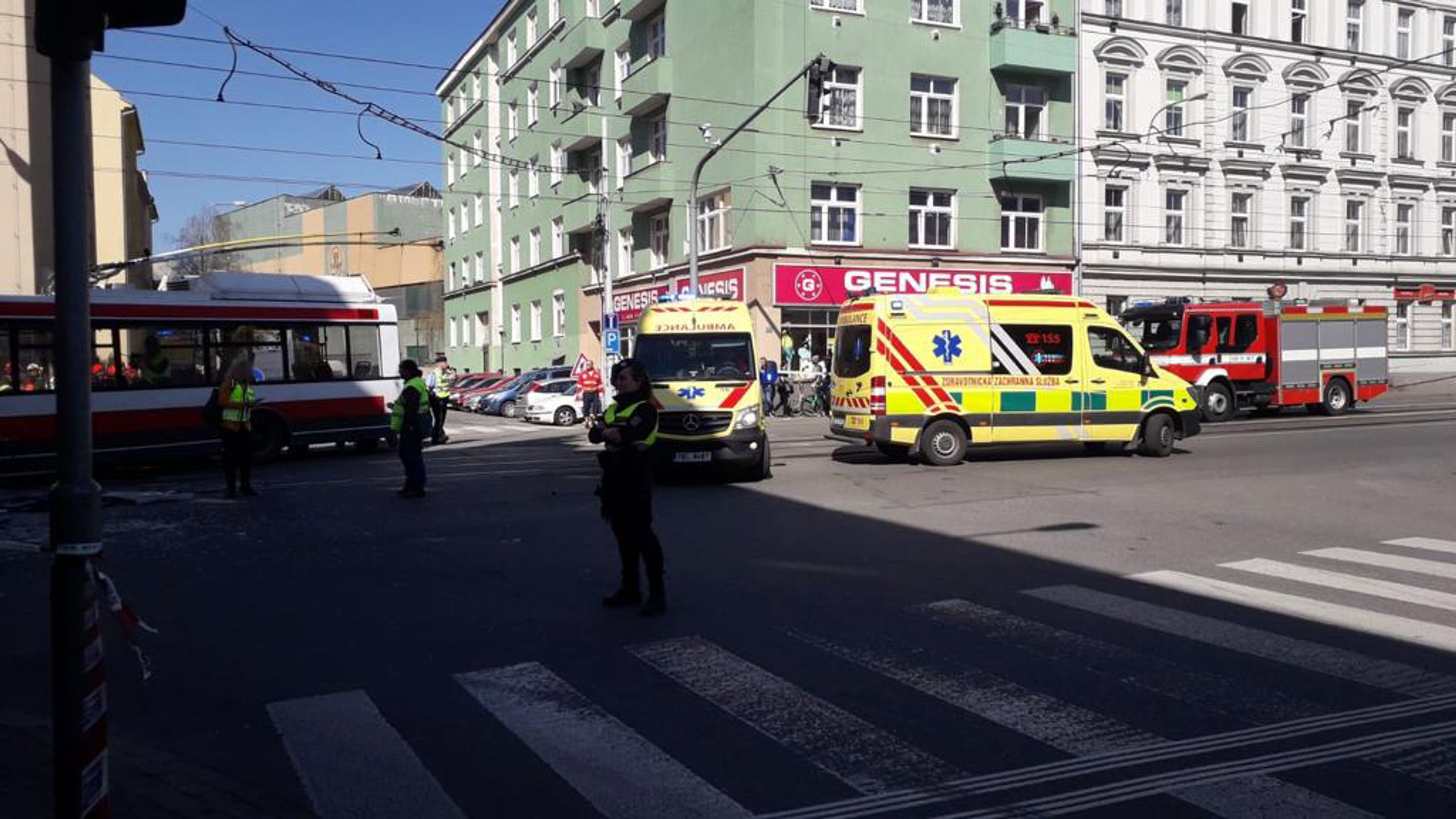 Srážka tramvaje a trolejbusu v Brně - 4 - GALERIE: Srážka tramvaje a trolejbusu v Brně (5/16)