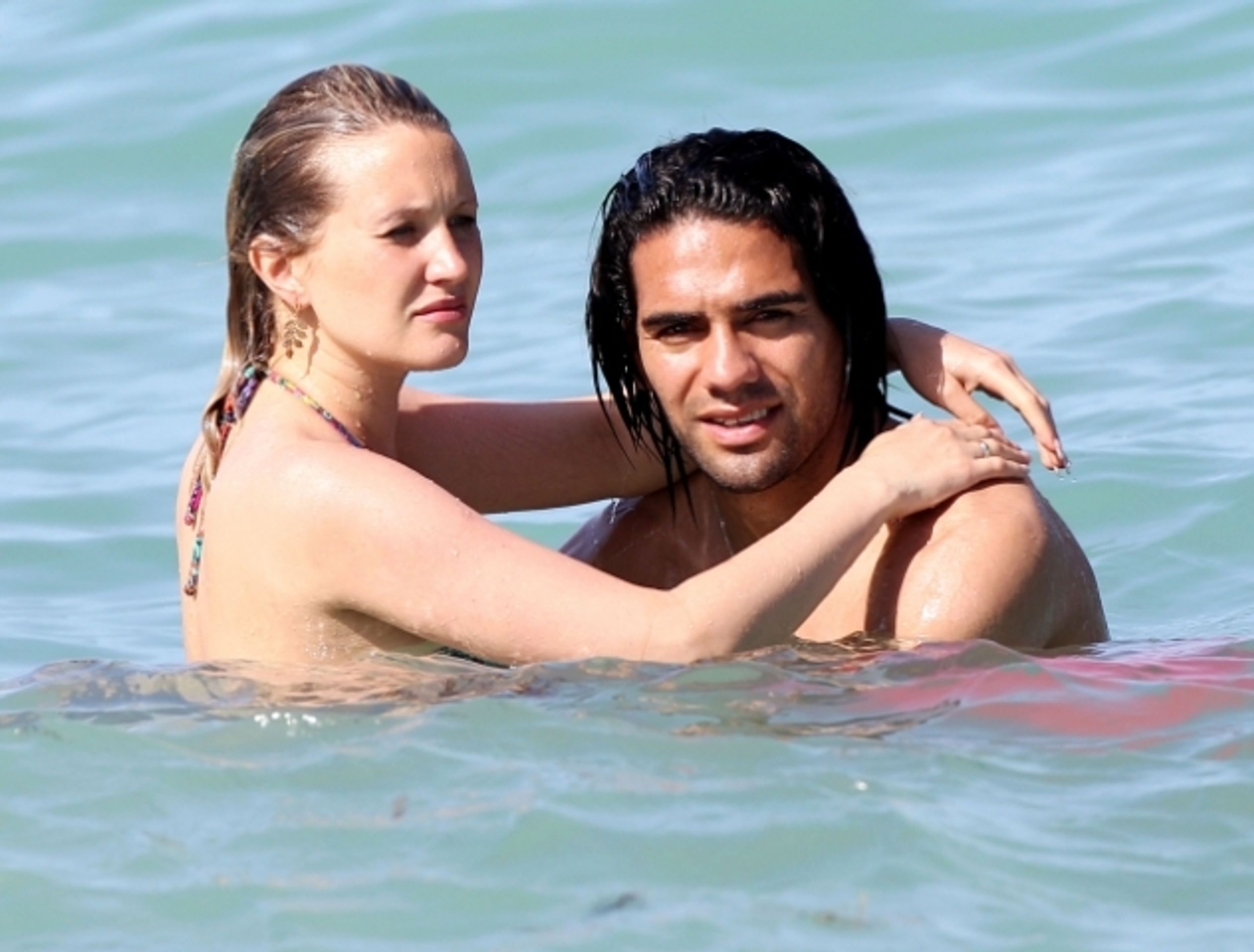 Falcao na pláži v Miami s těhotnou manželkou - 7 - GALERIE: Falcao na pláži v Miami s těhotnou manželkou (5/8)