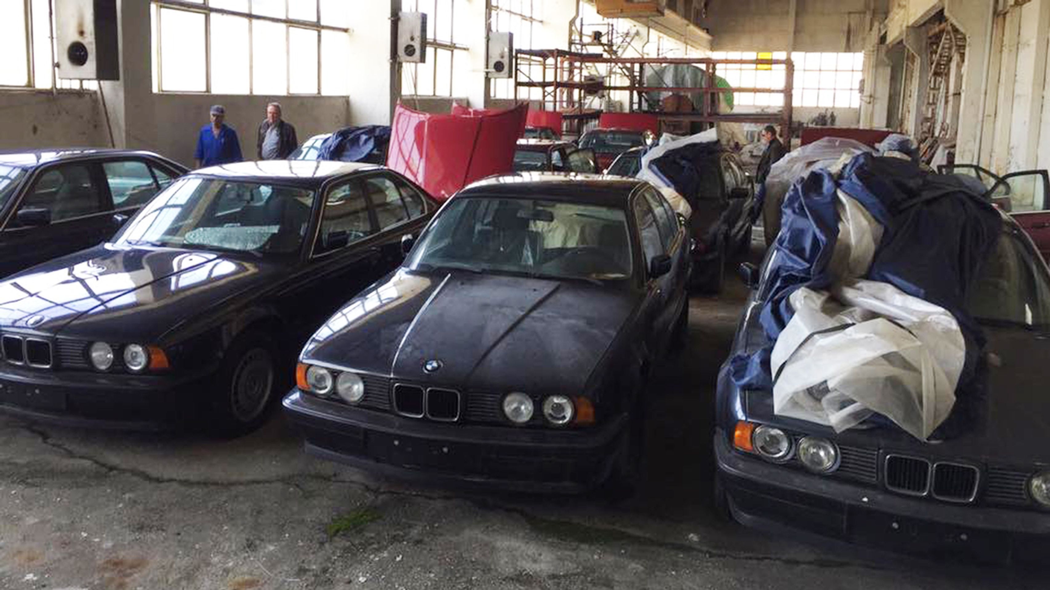 Sklad 25 let ukrýval 11 vozů BMW řady 5 - 22 - Fotogalerie: V bulharském skladu se 25 let skrýval poklad (16/16)