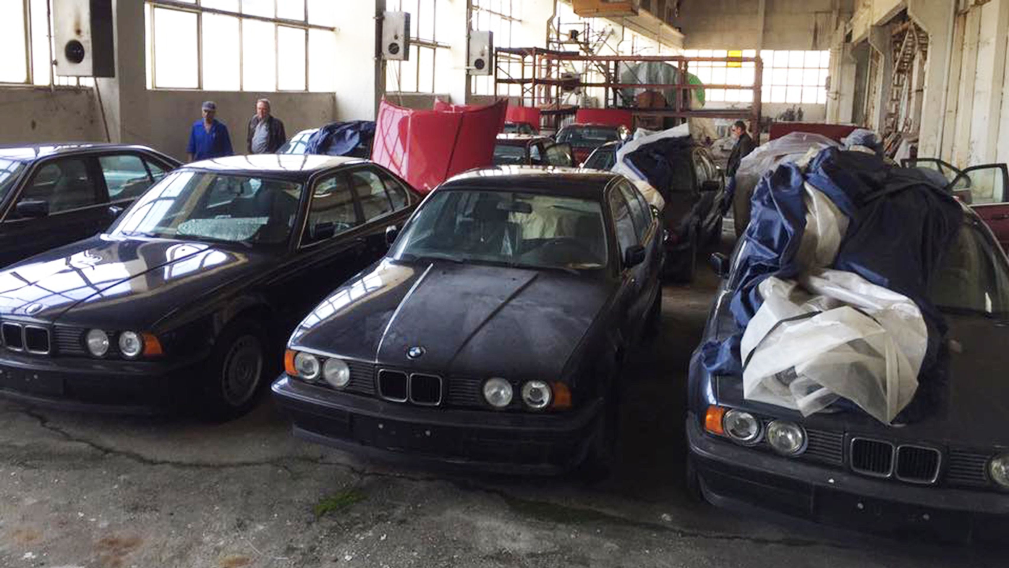 Sklad 25 let ukrýval 11 vozů BMW řady 5 - 22 - Fotogalerie: V bulharském skladu se 25 let skrýval poklad (16/16)