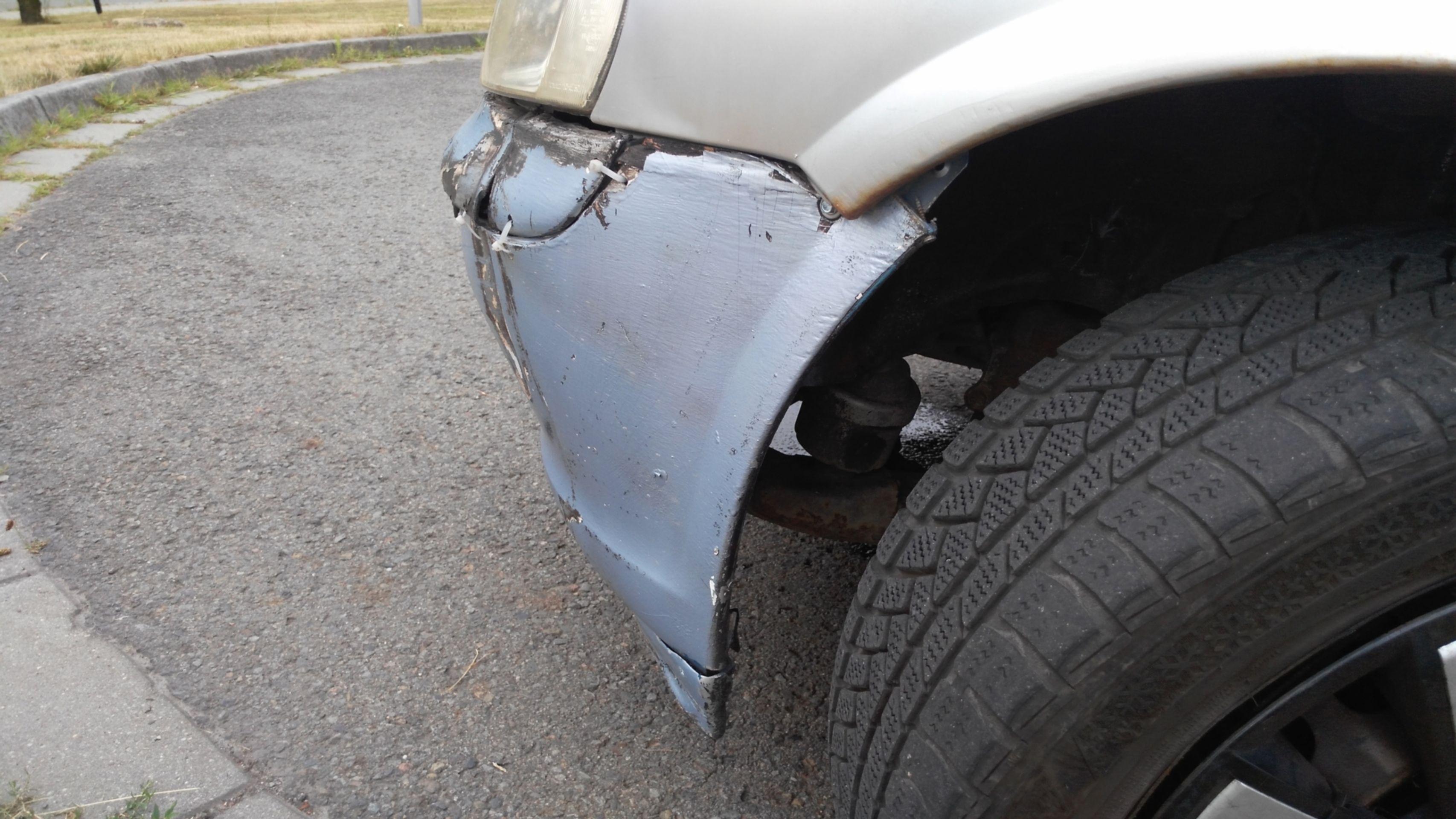 Auto ve velmi špatném technickém stavu v Ostravě-Porubě - 2 - GALERIE: Auto ve velmi špatném technickém stavu v Ostravě-Porubě (2/4)